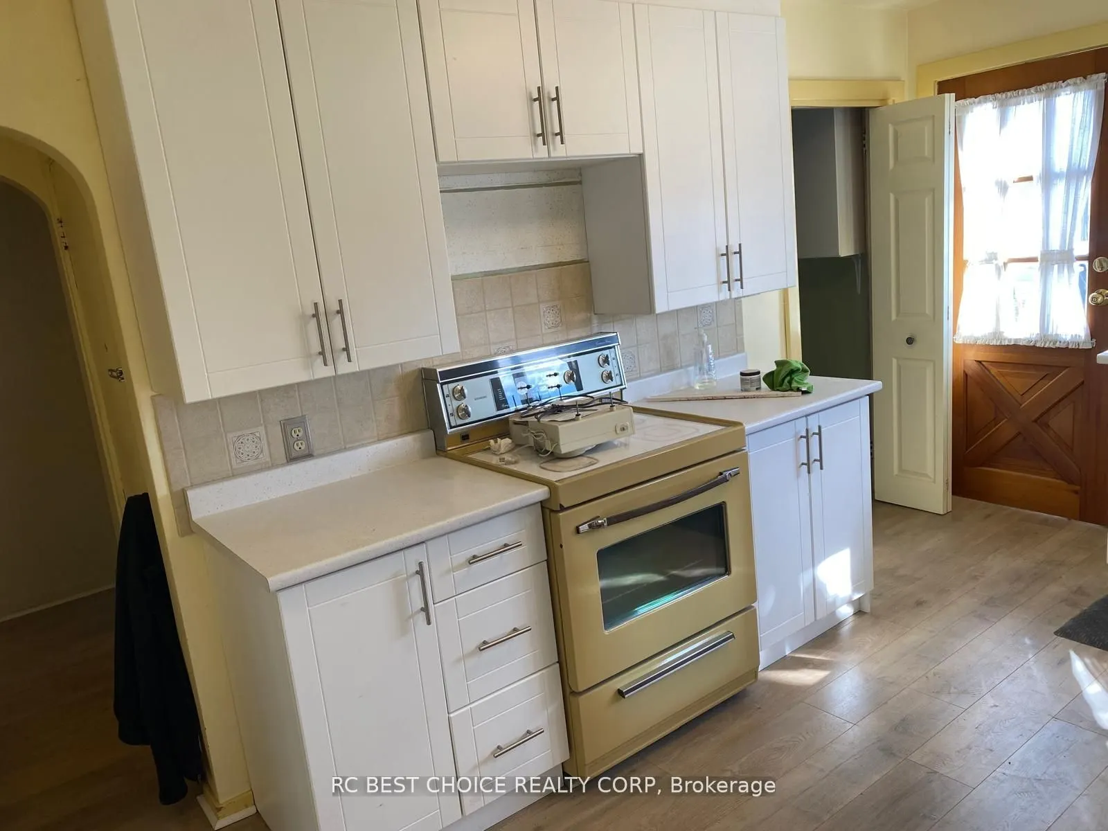 1705 Simcoe Street N
