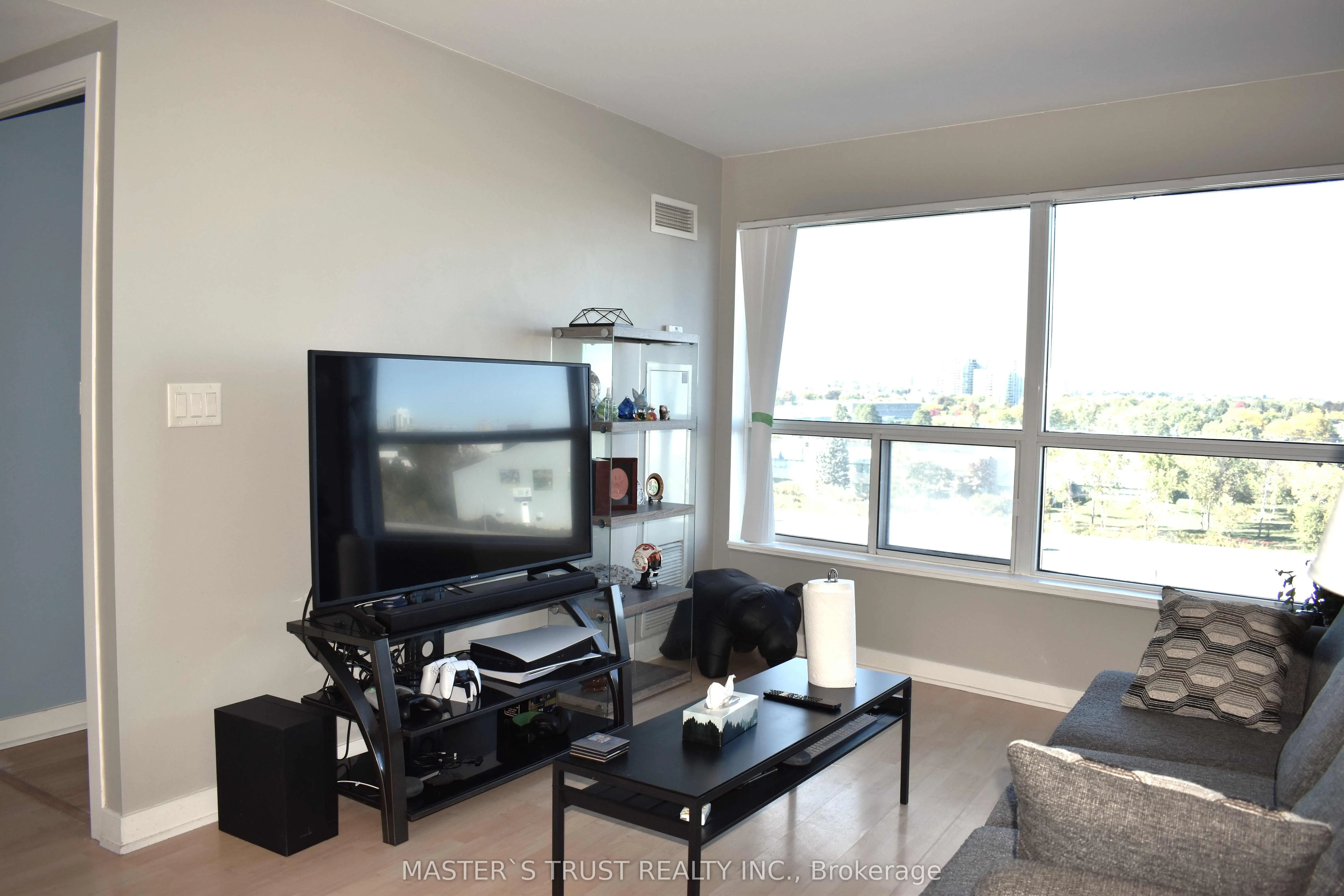 36 Lee Centre Drive, #702