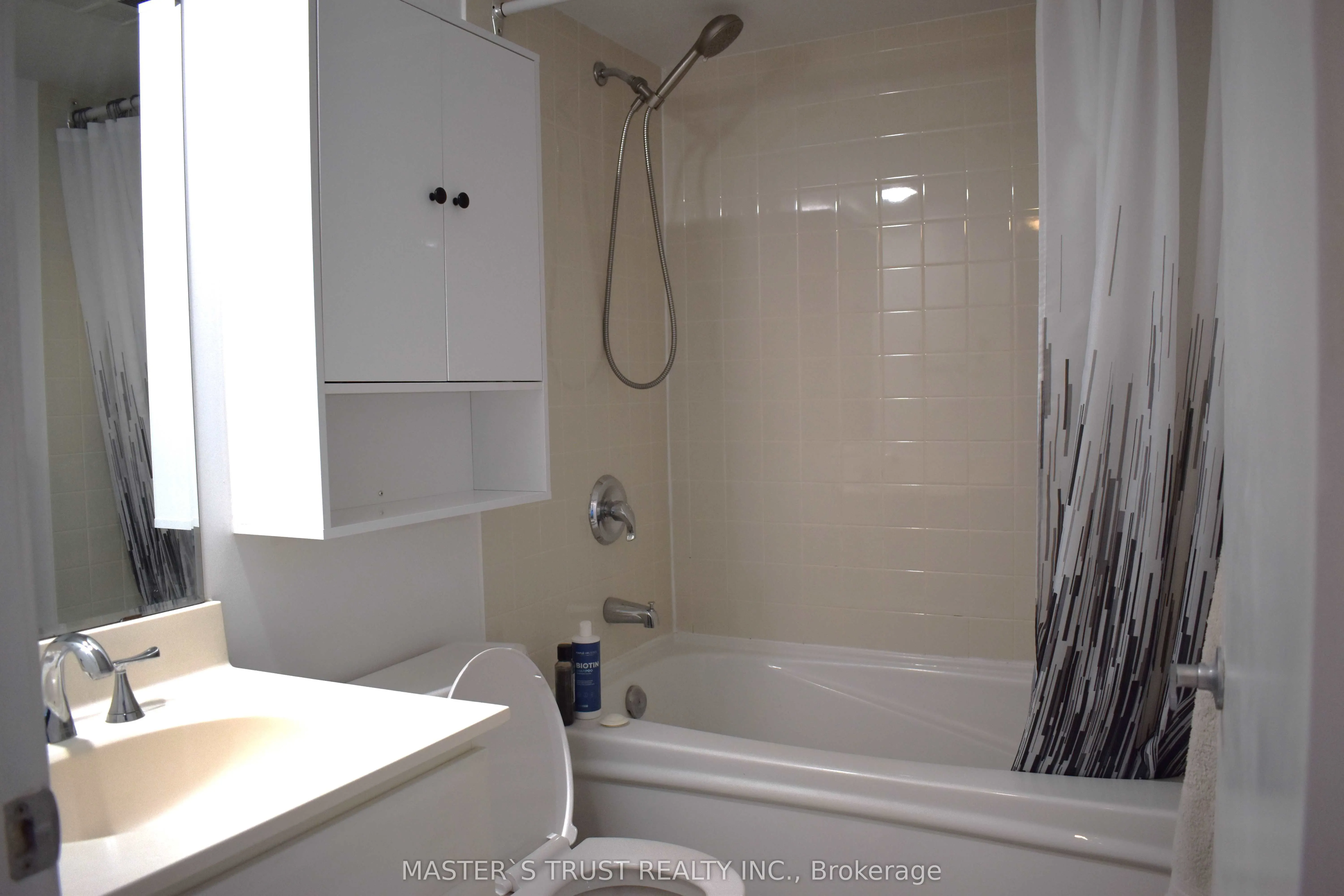 36 Lee Centre Drive, #702