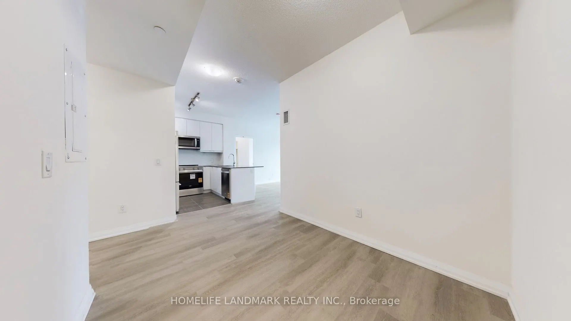 3260 Sheppard Avenue E, #401