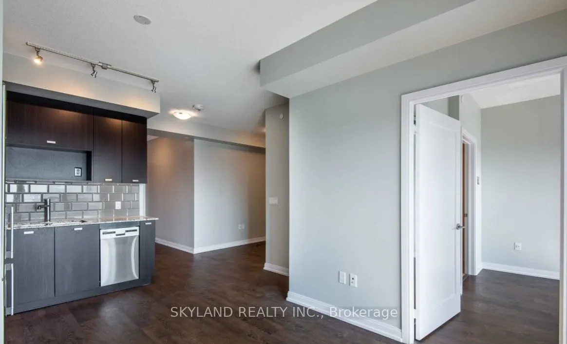 275 Village Green Square, #3225