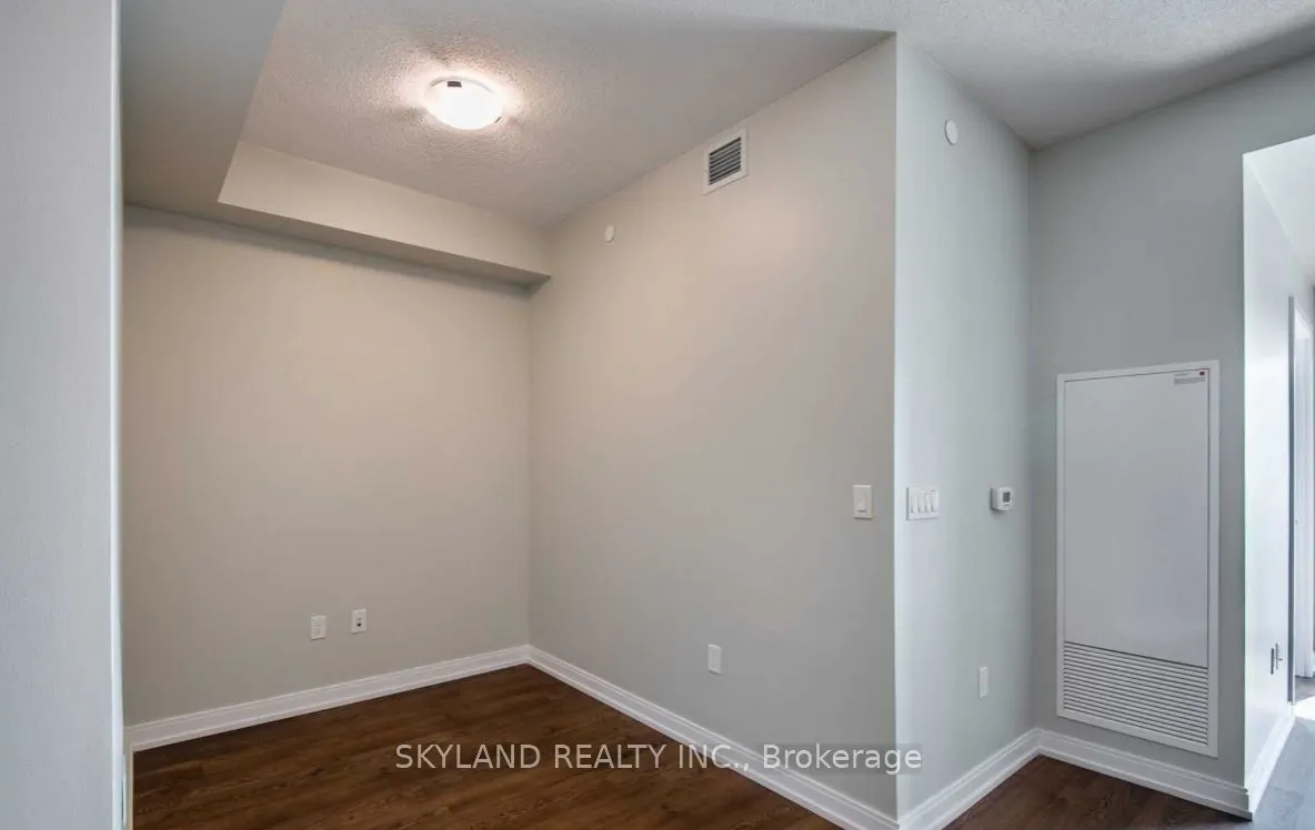 275 Village Green Square, #3225