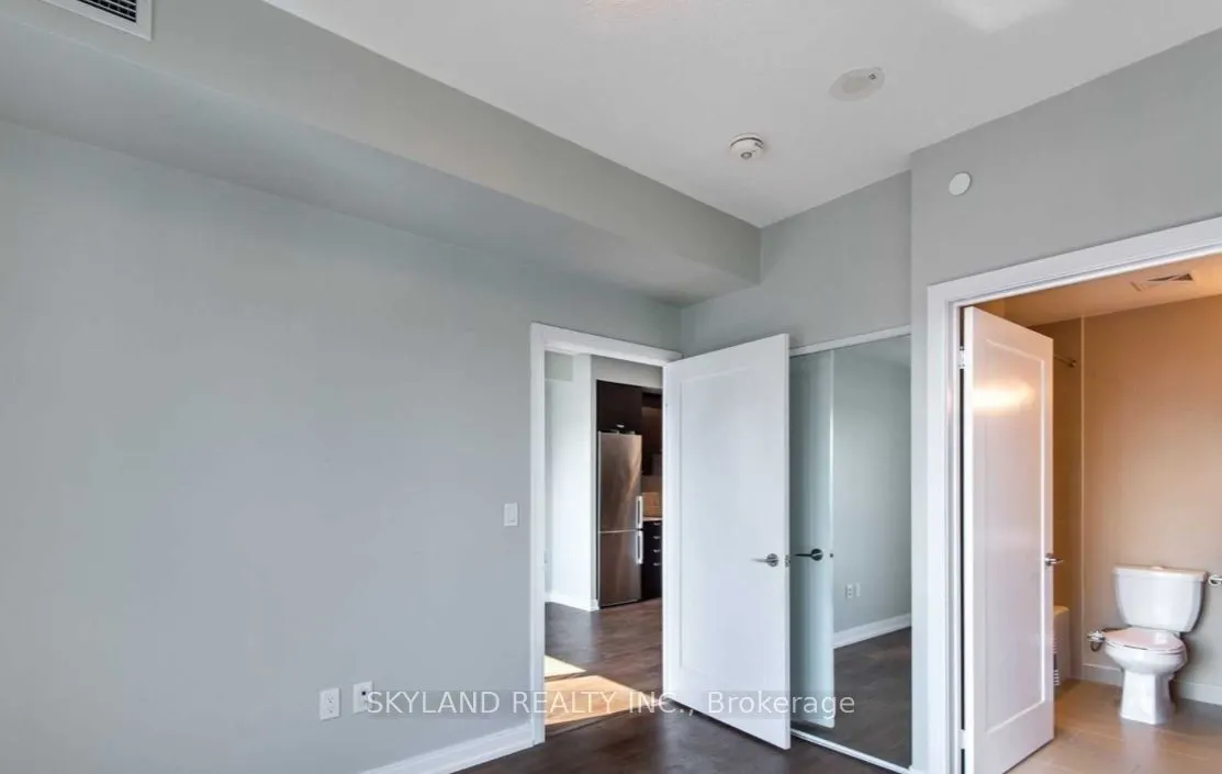 275 Village Green Square, #3225