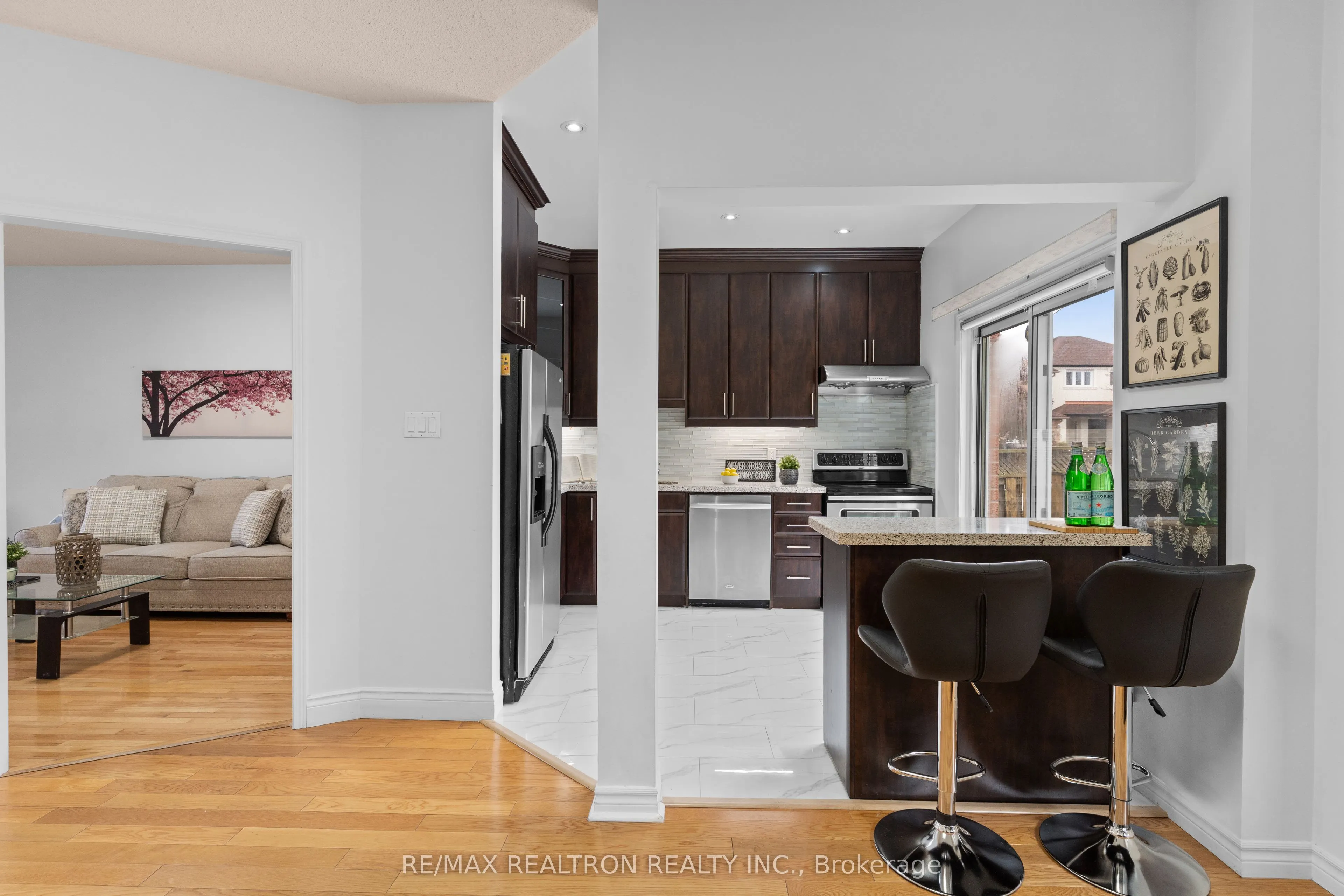 1520 Sandhurst Crescent