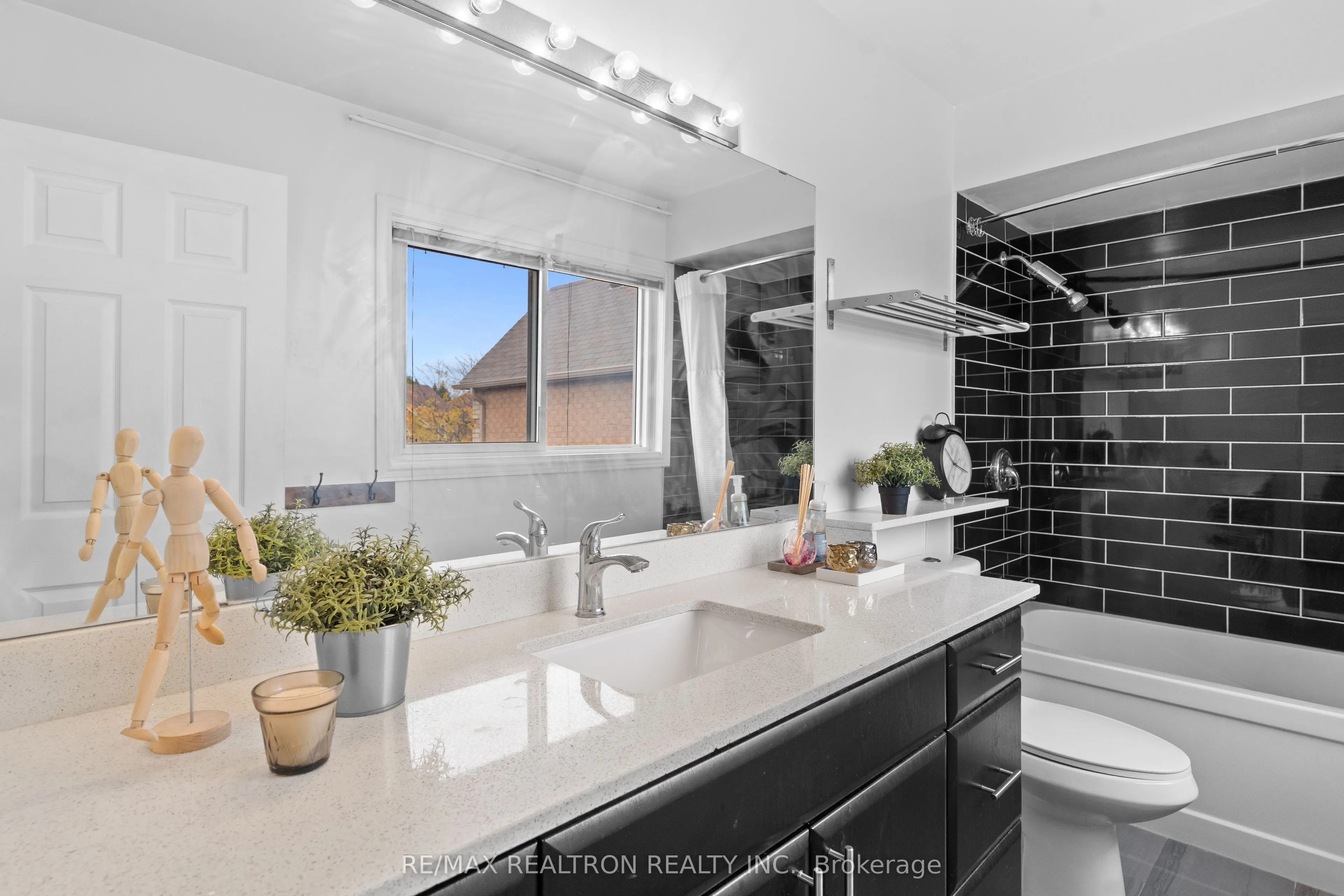 1520 Sandhurst Crescent