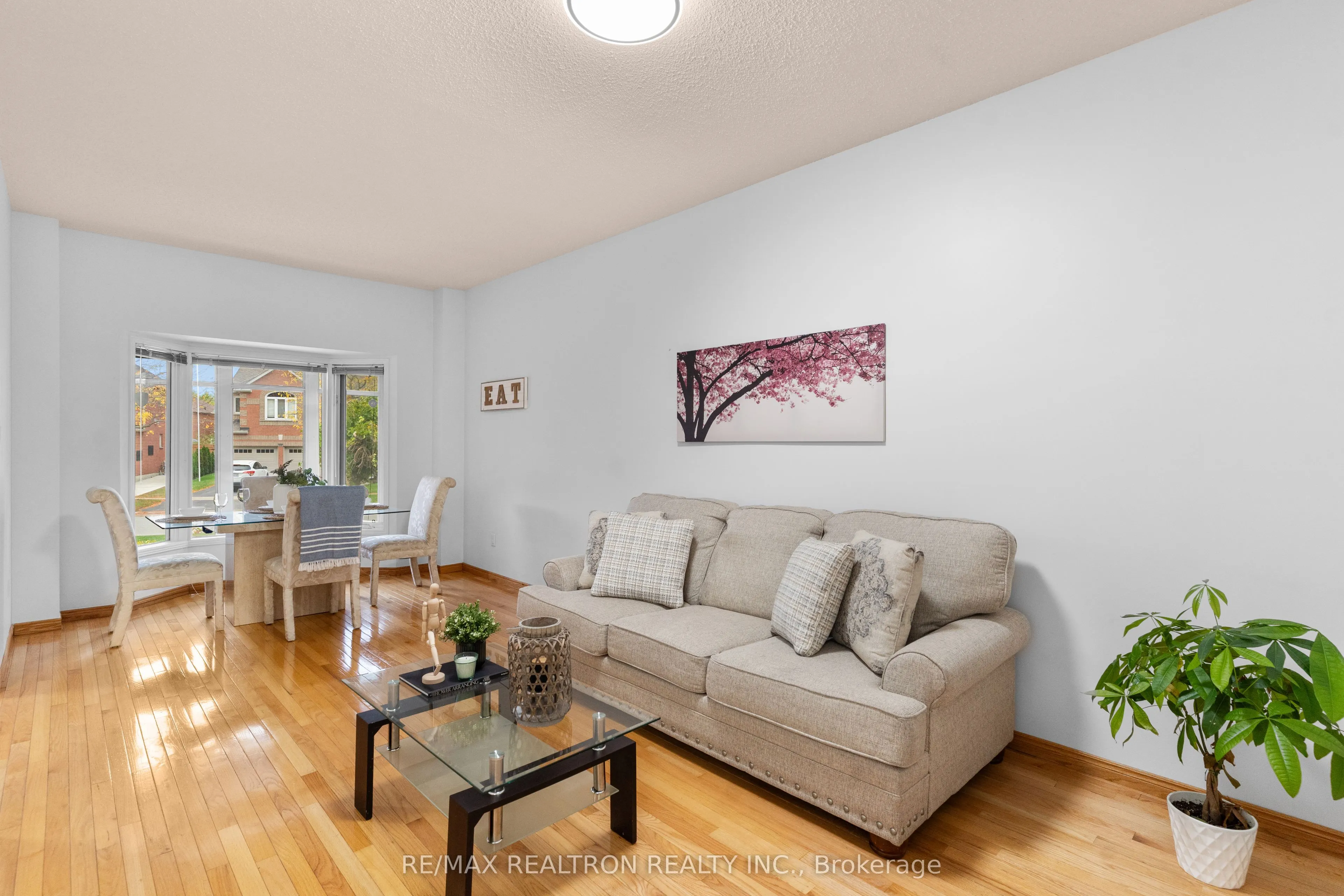 1520 Sandhurst Crescent