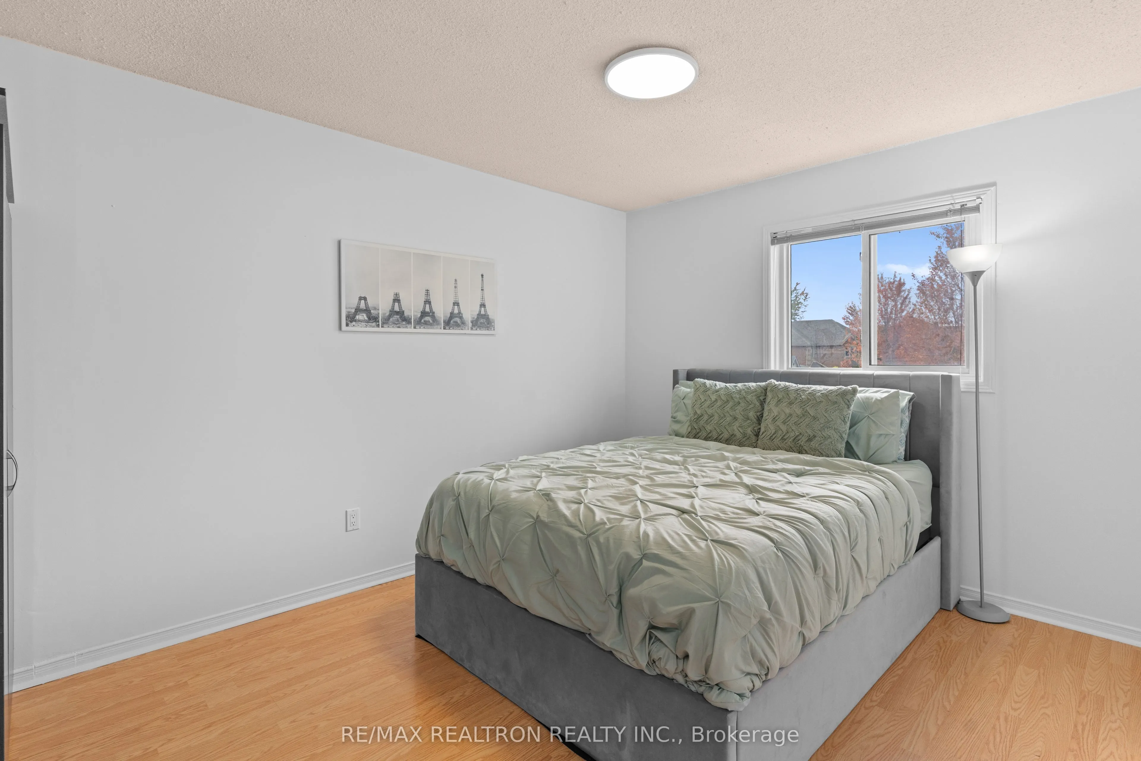 1520 Sandhurst Crescent