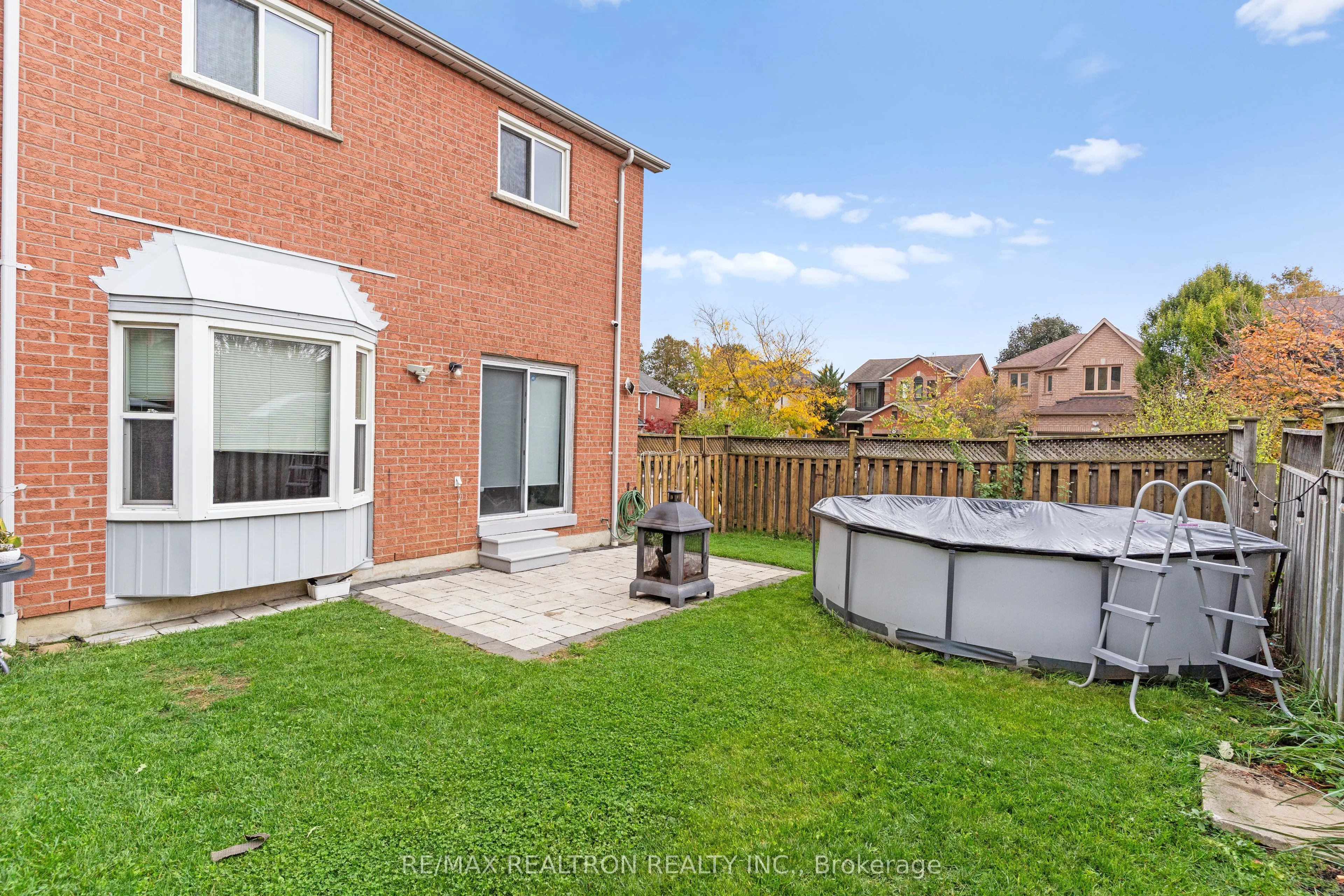 1520 Sandhurst Crescent