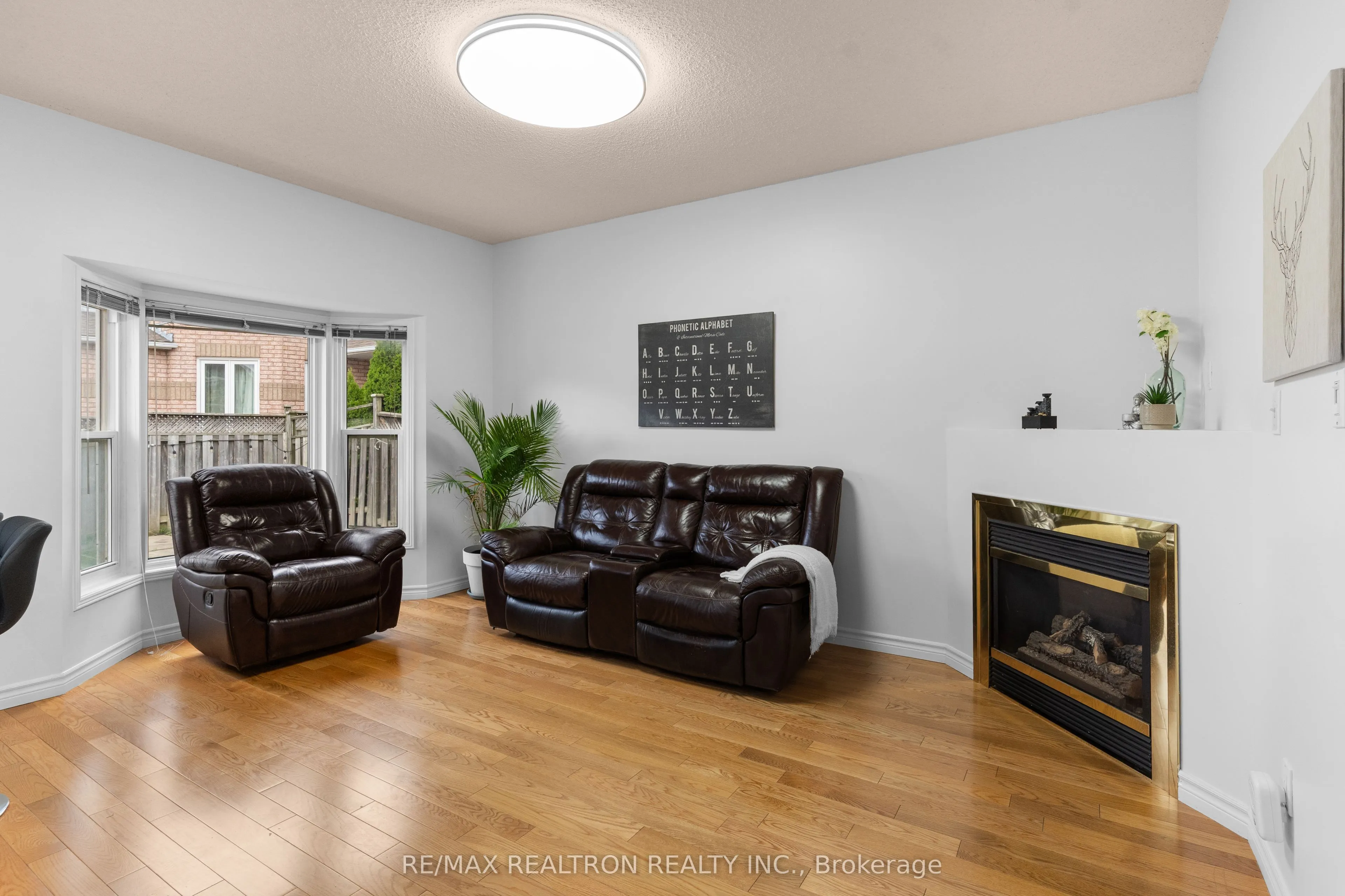 1520 Sandhurst Crescent