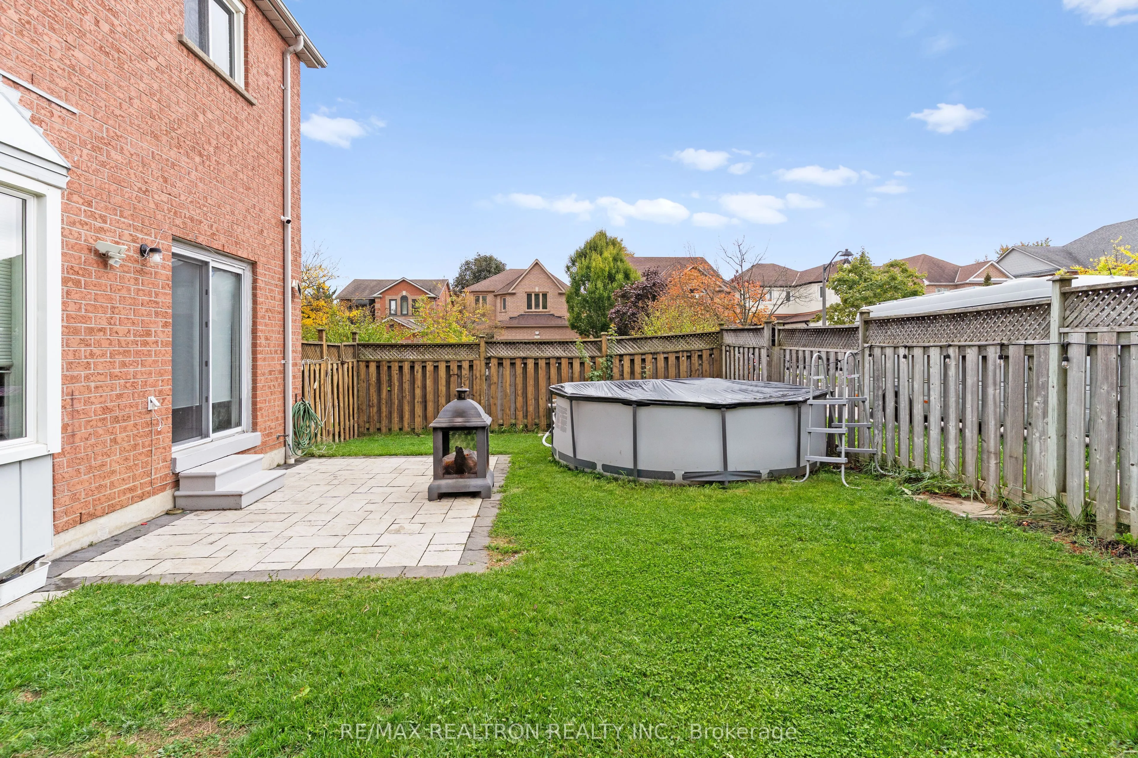 1520 Sandhurst Crescent