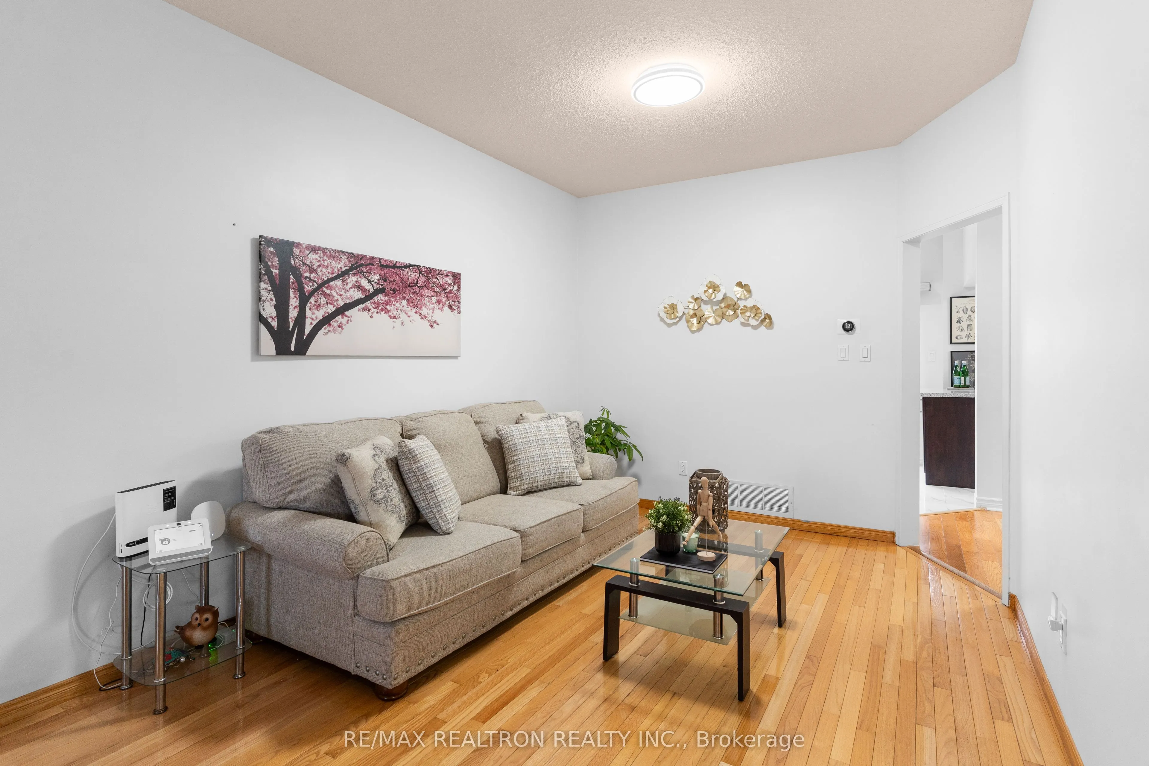 1520 Sandhurst Crescent