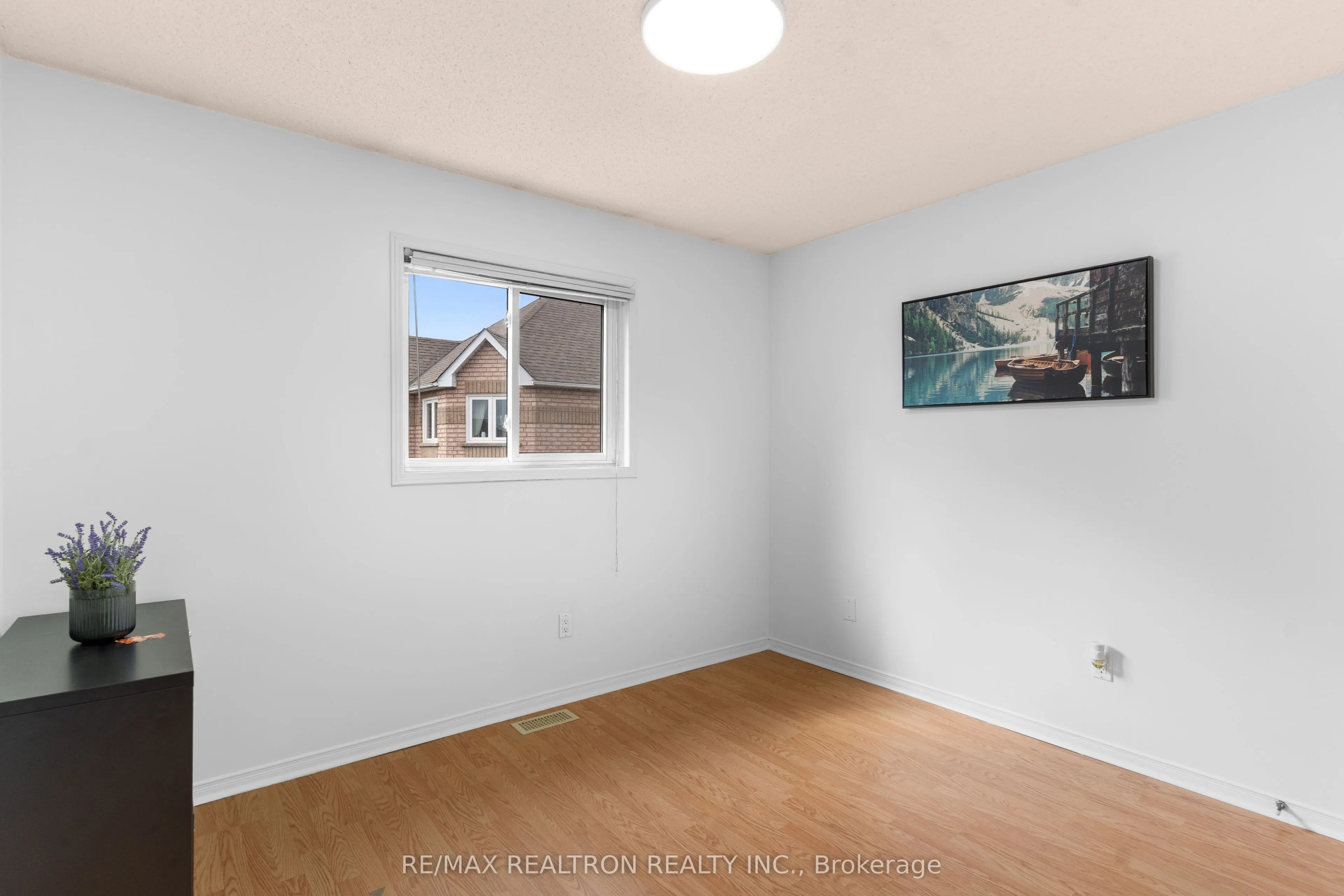 1520 Sandhurst Crescent