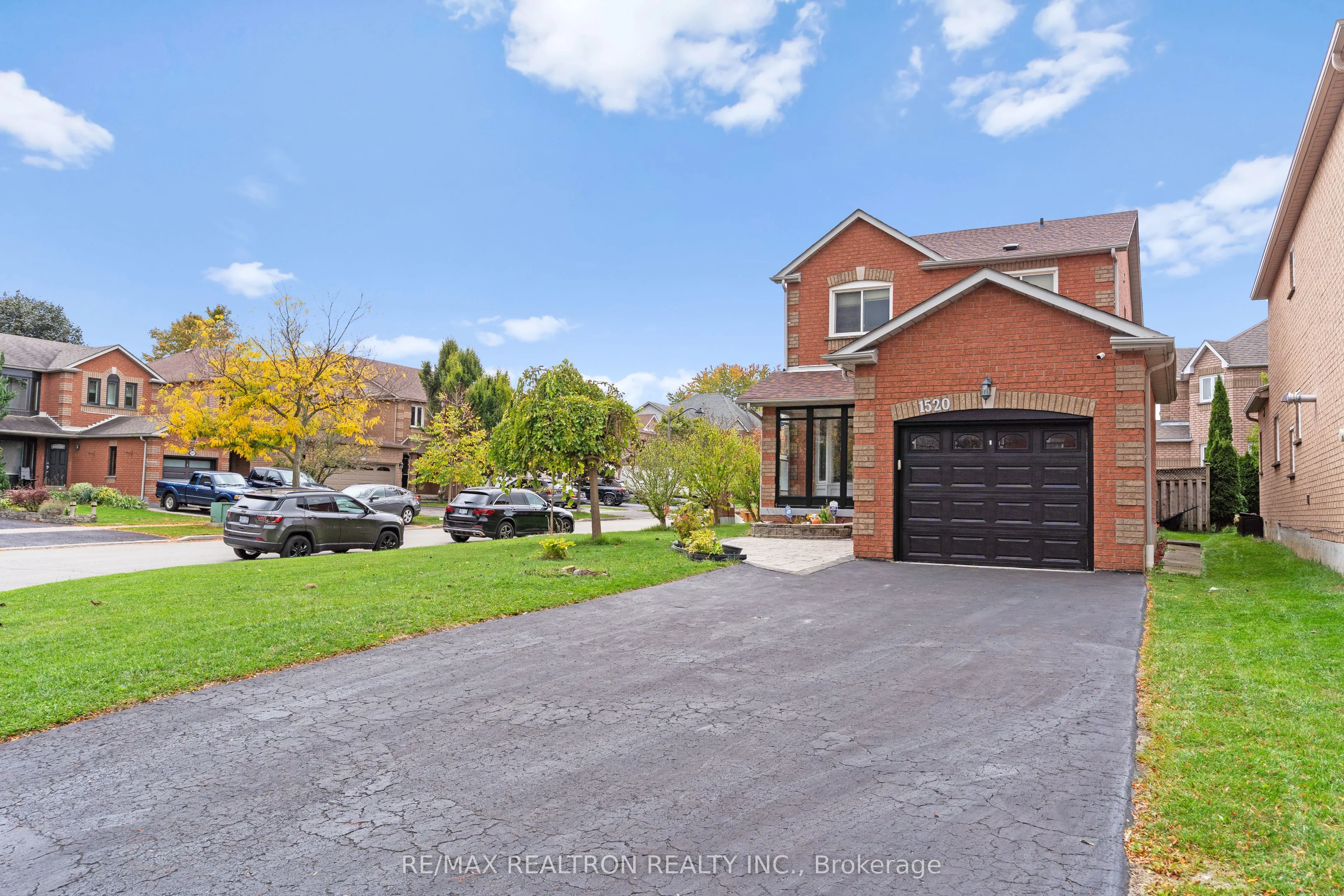 1520 Sandhurst Crescent
