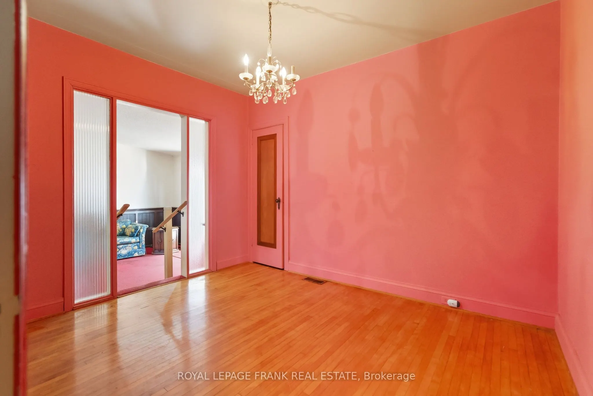 1033 King Street E