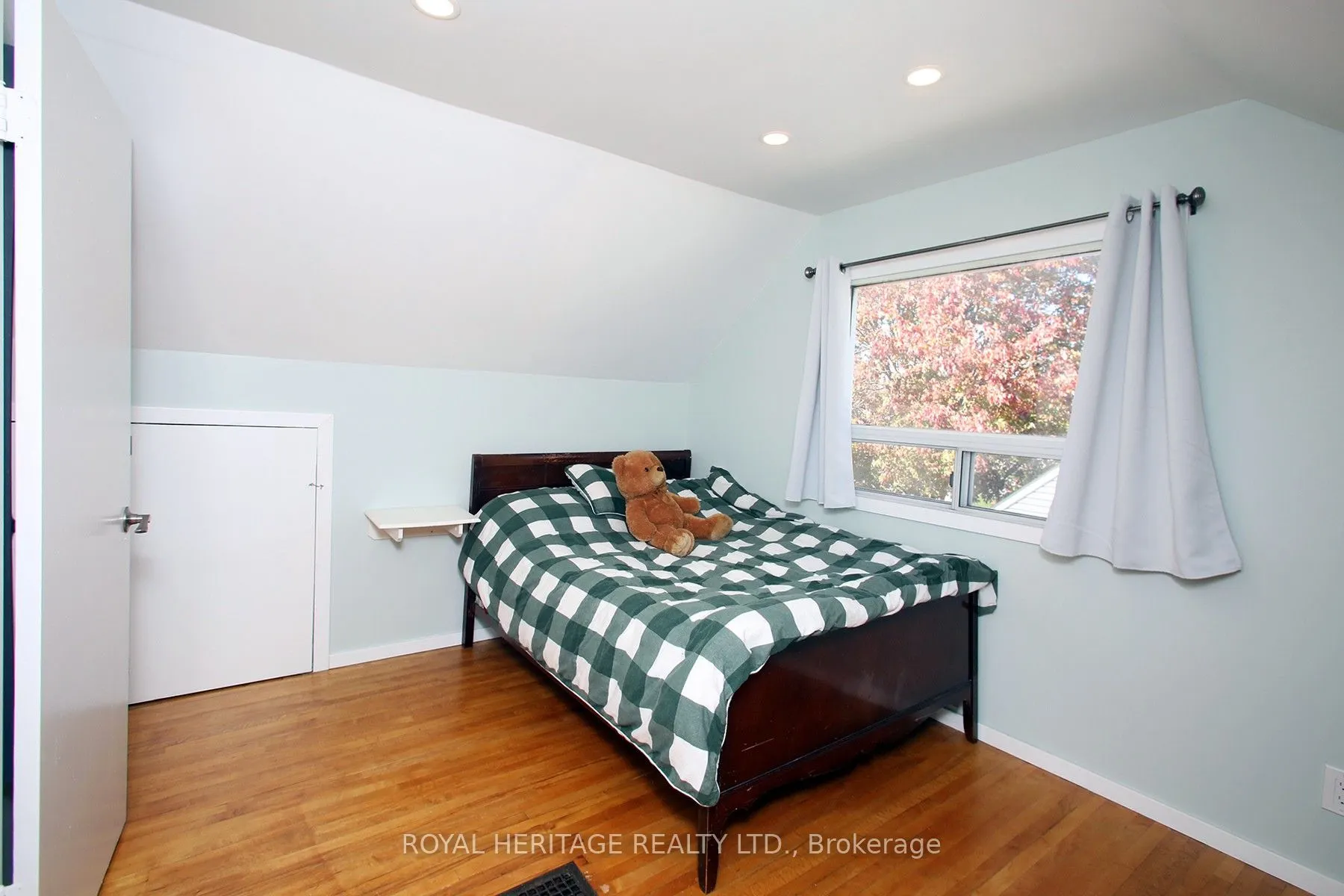 16 Burcher Road