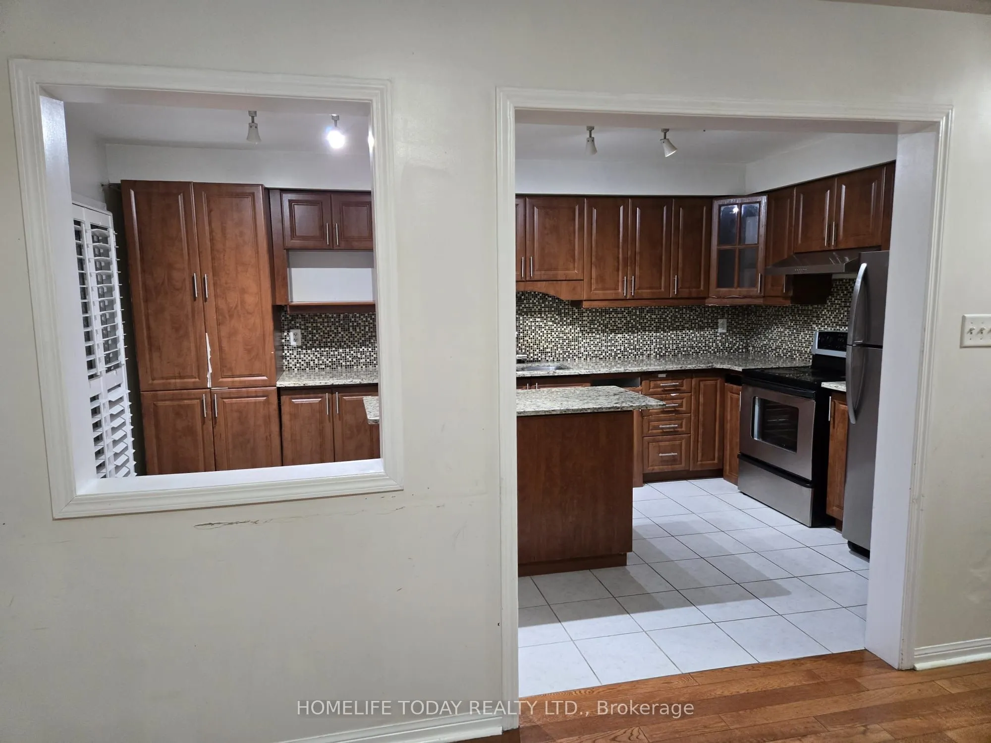 27 Trumpeter Street, #(Main)