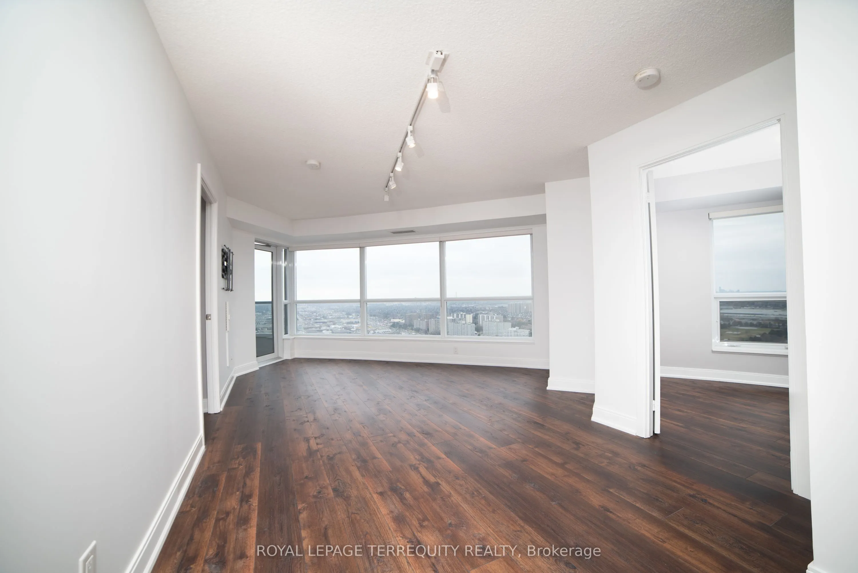 125 Village Green Square, #3504
