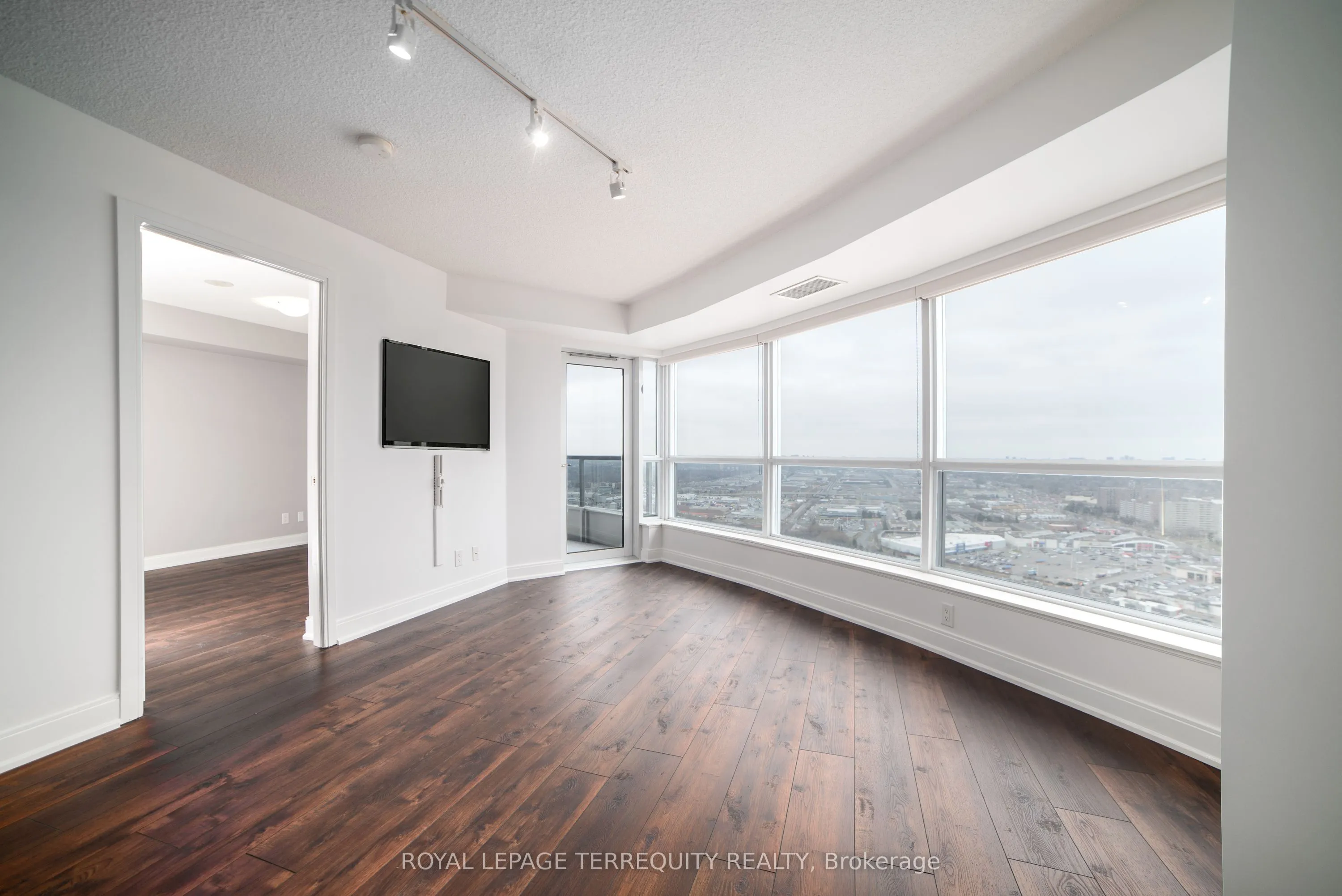 125 Village Green Square, #3504