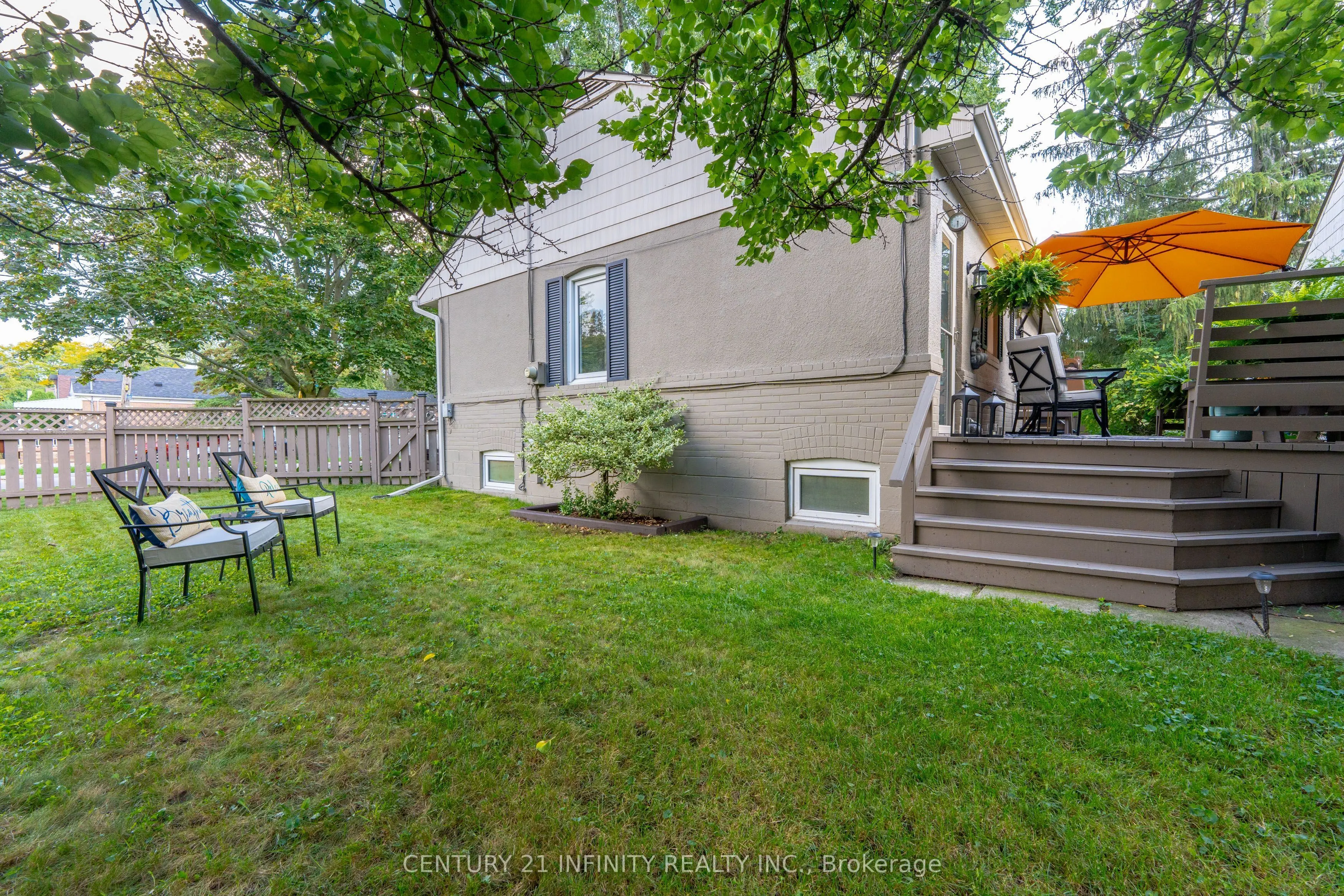 43 Colonial Avenue
