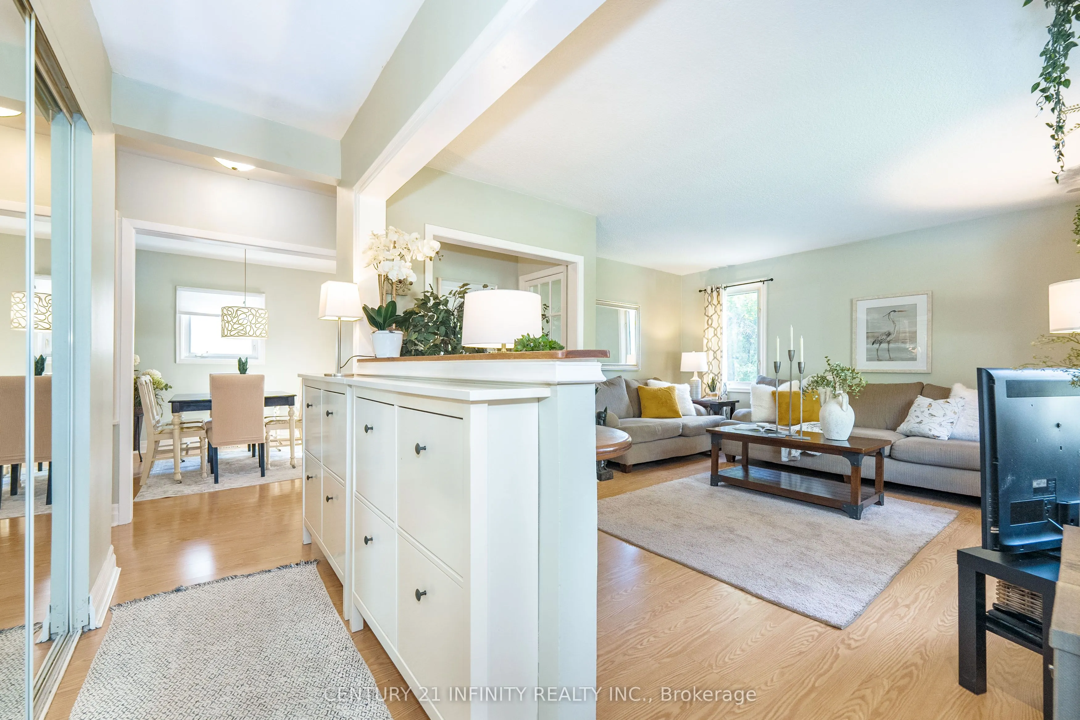 43 Colonial Avenue
