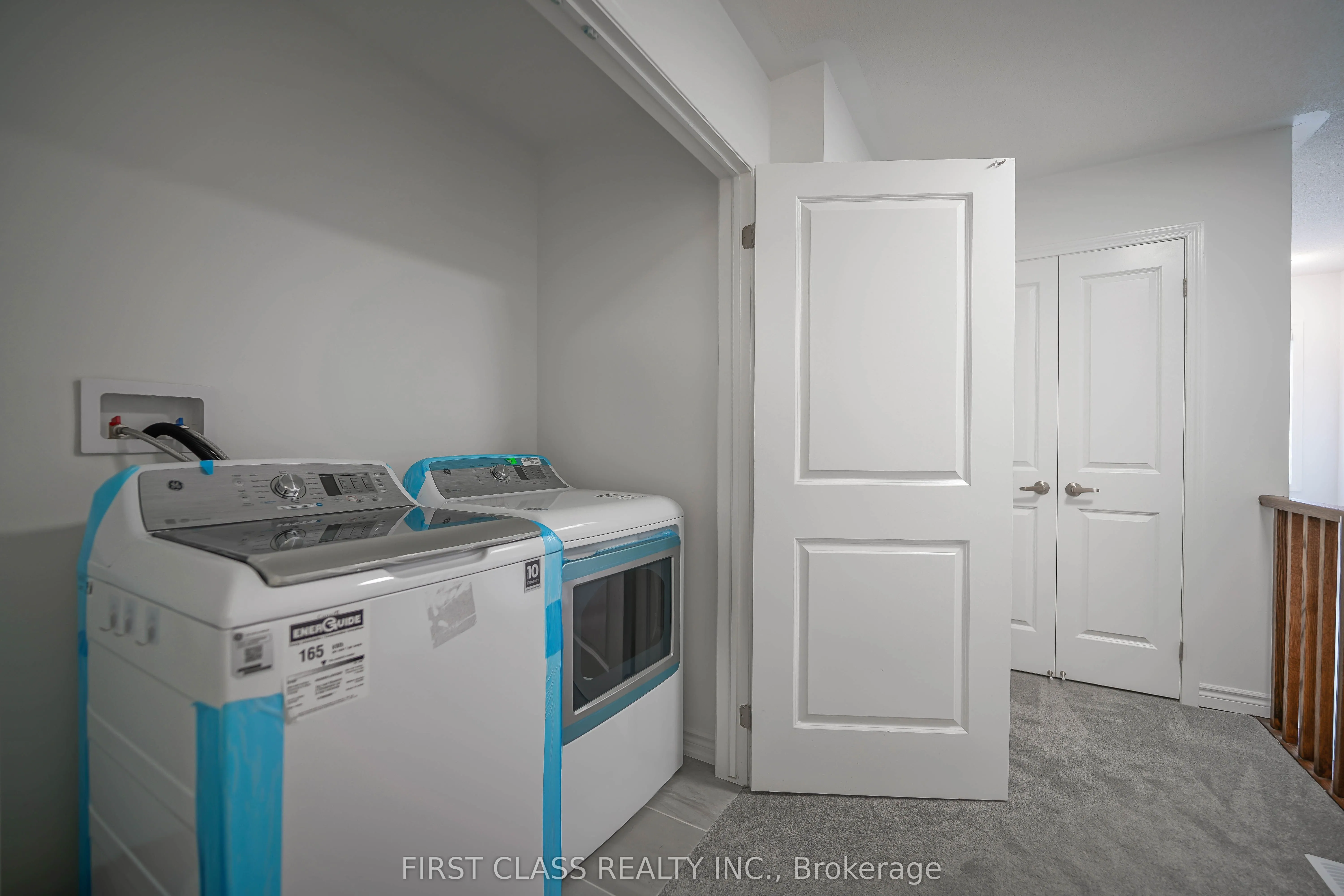 1475 mockingbird Square