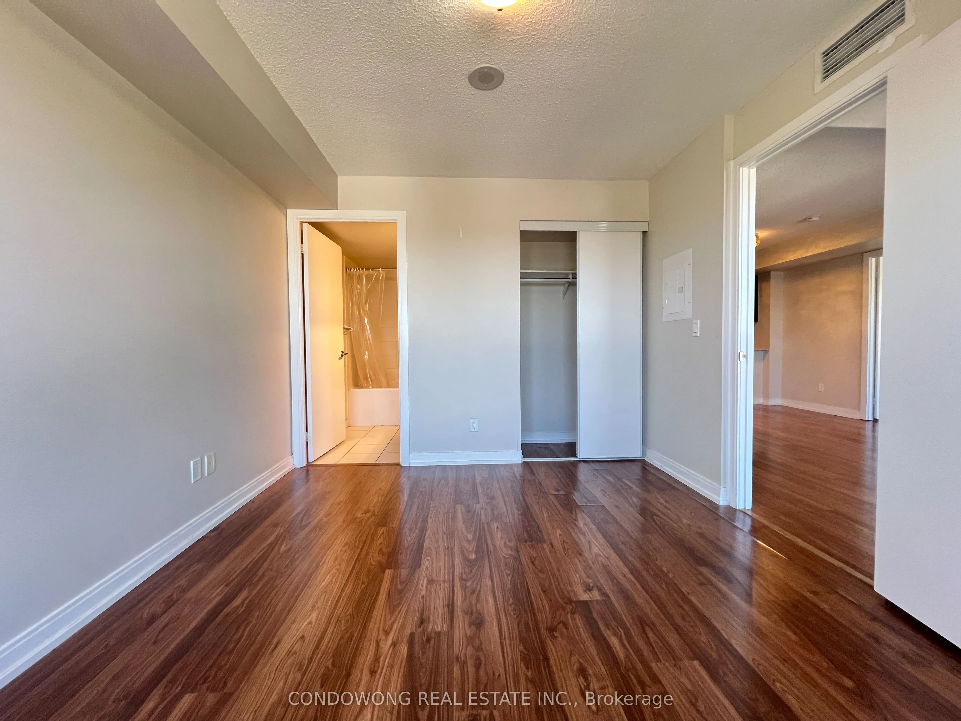 181 Village Green Square, #2321