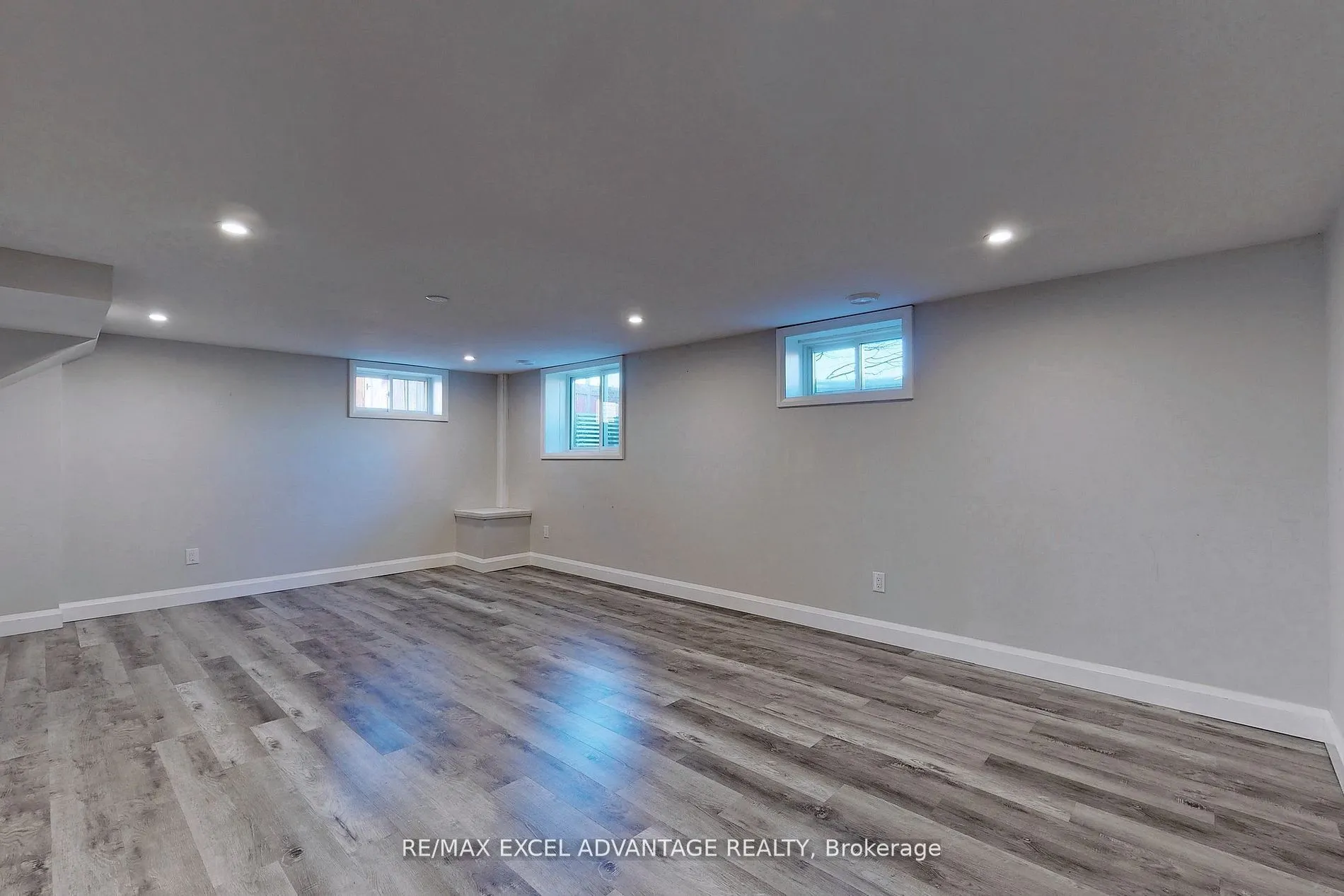 558 Adelaide Avenue W, #Lower