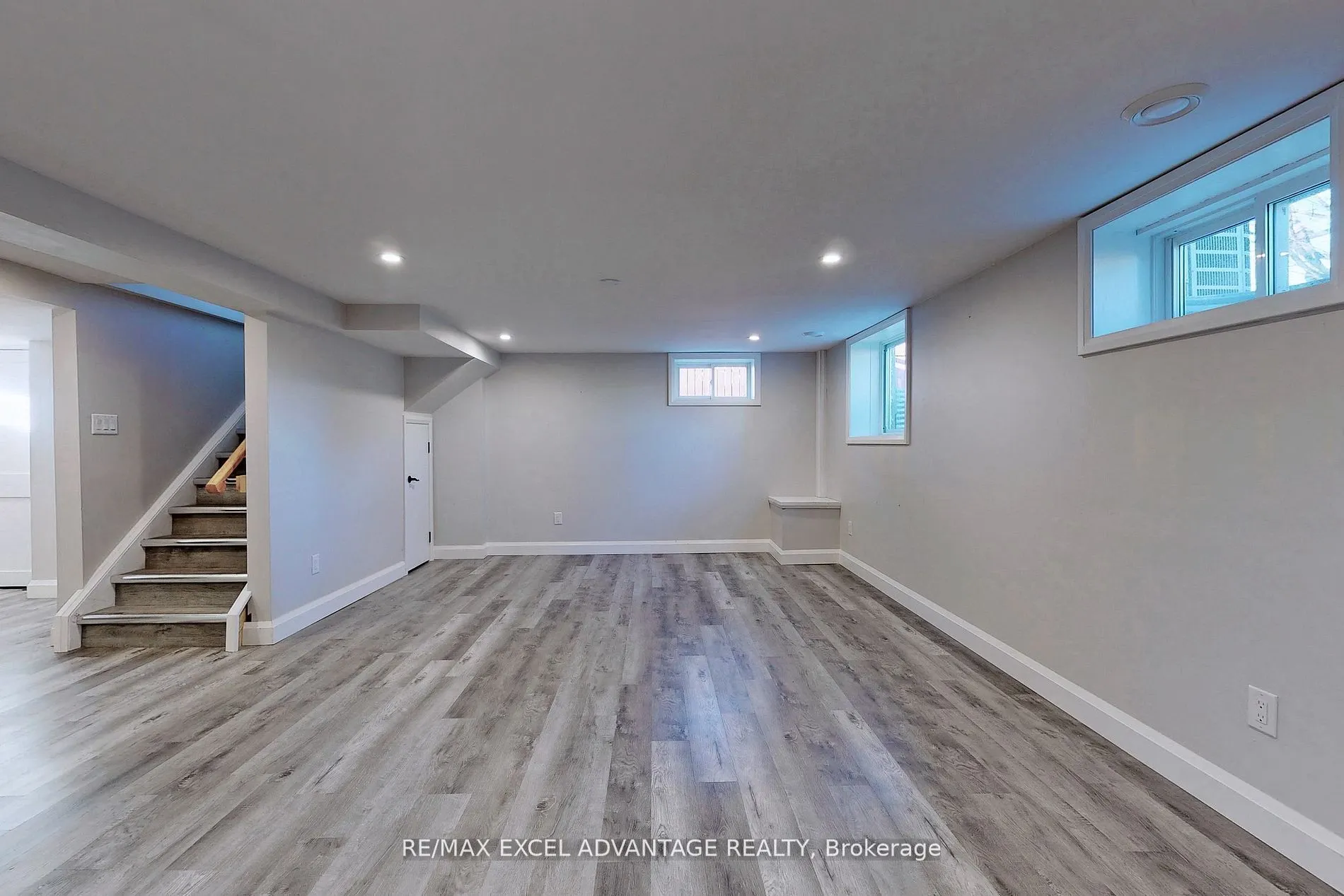 558 Adelaide Avenue W, #Lower
