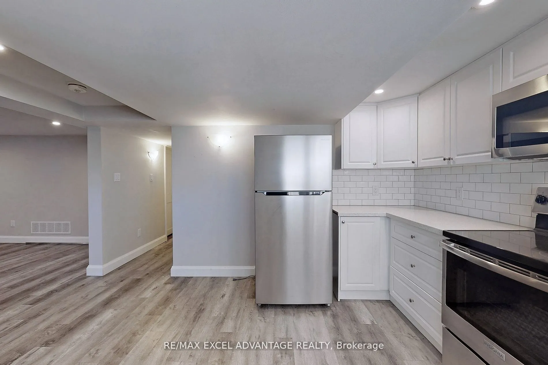 558 Adelaide Avenue W, #Lower