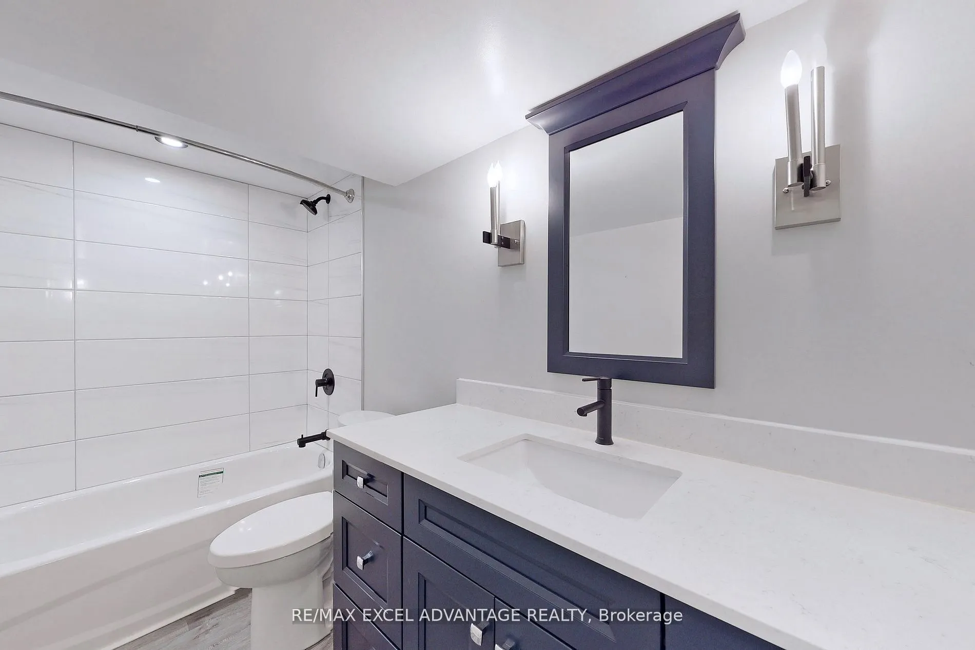 558 Adelaide Avenue W, #Lower