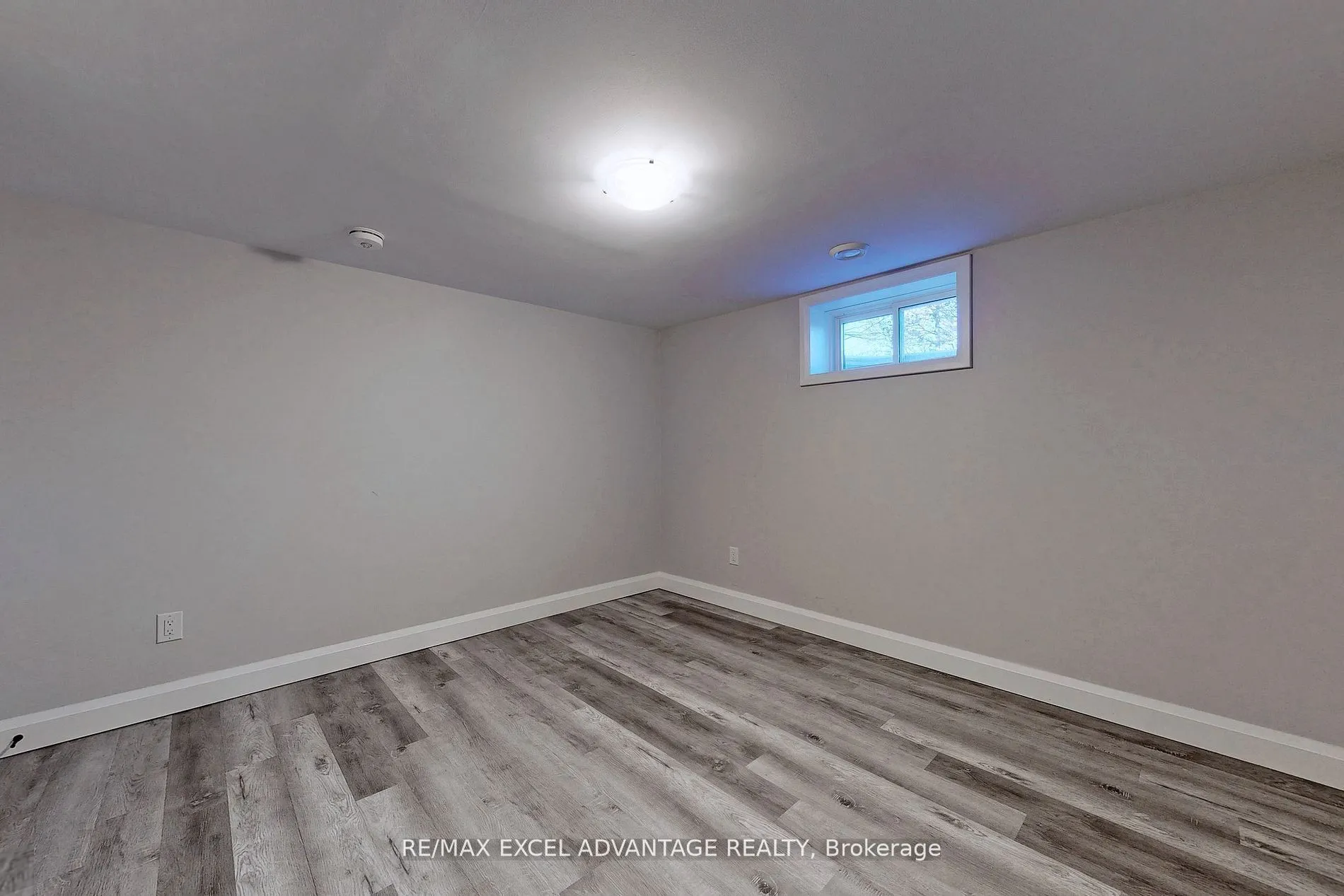 558 Adelaide Avenue W, #Lower