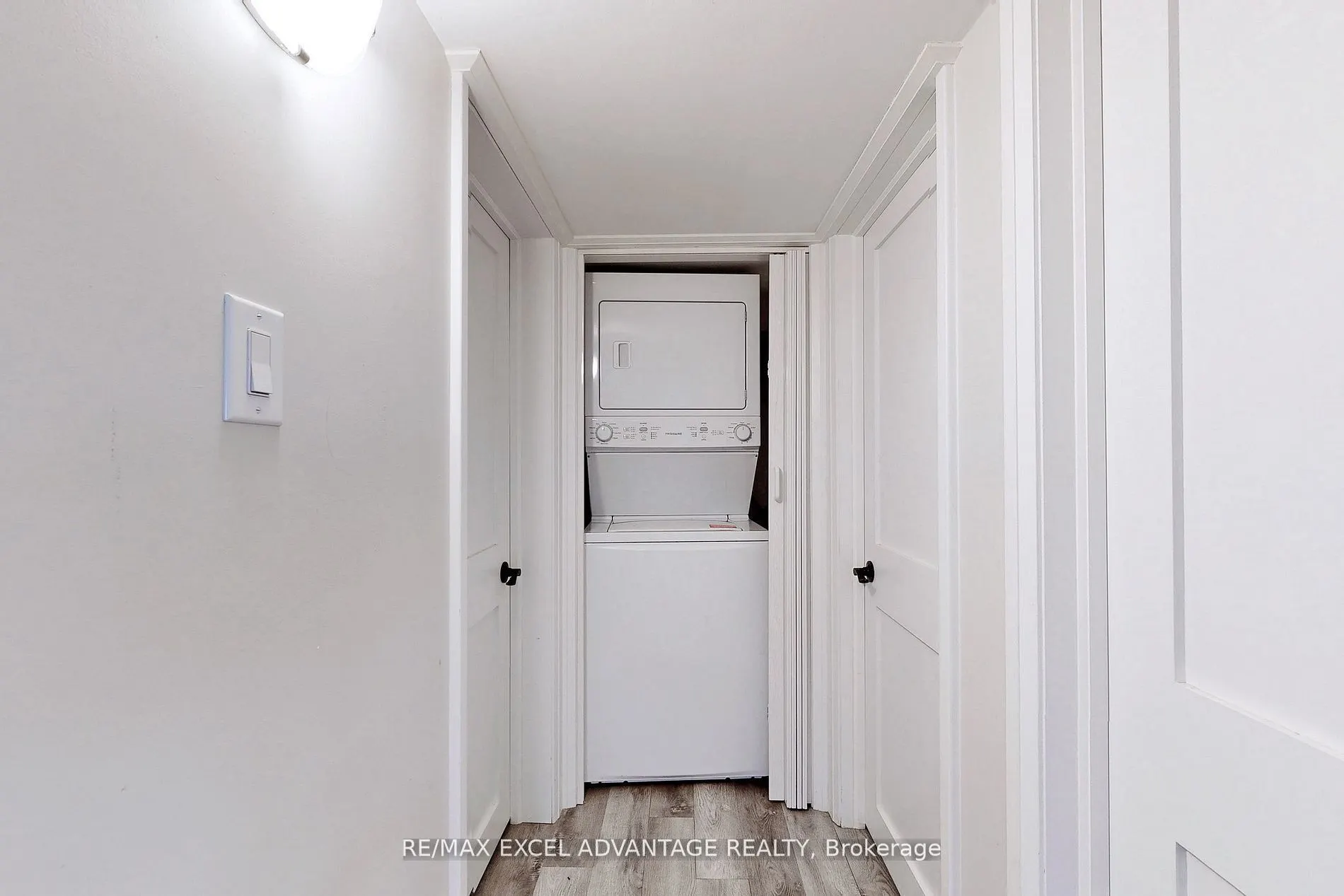 558 Adelaide Avenue W, #Lower