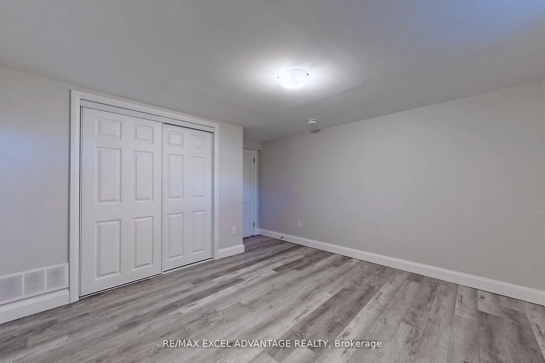 558 Adelaide Avenue W, #Lower