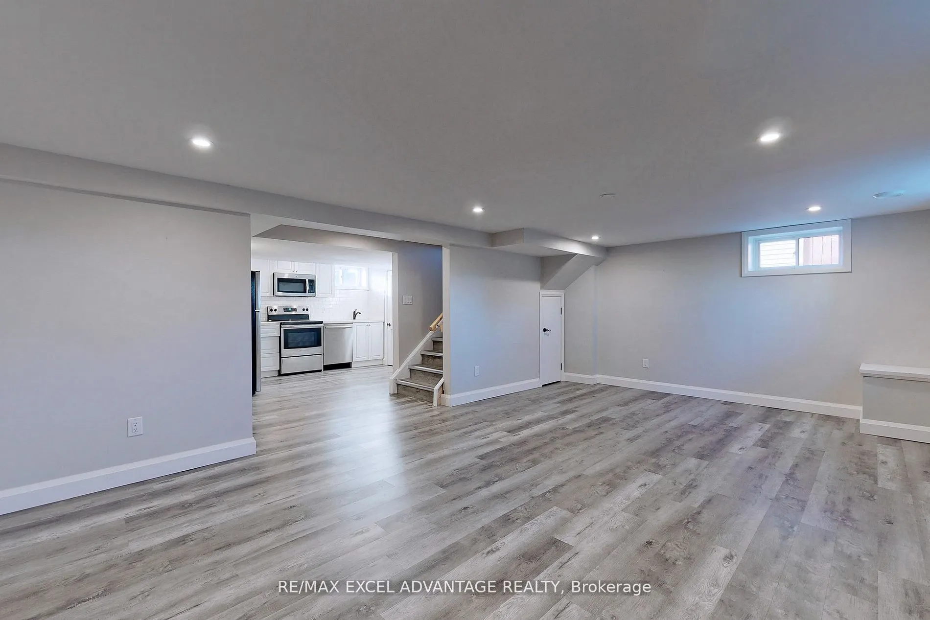558 Adelaide Avenue W, #Lower