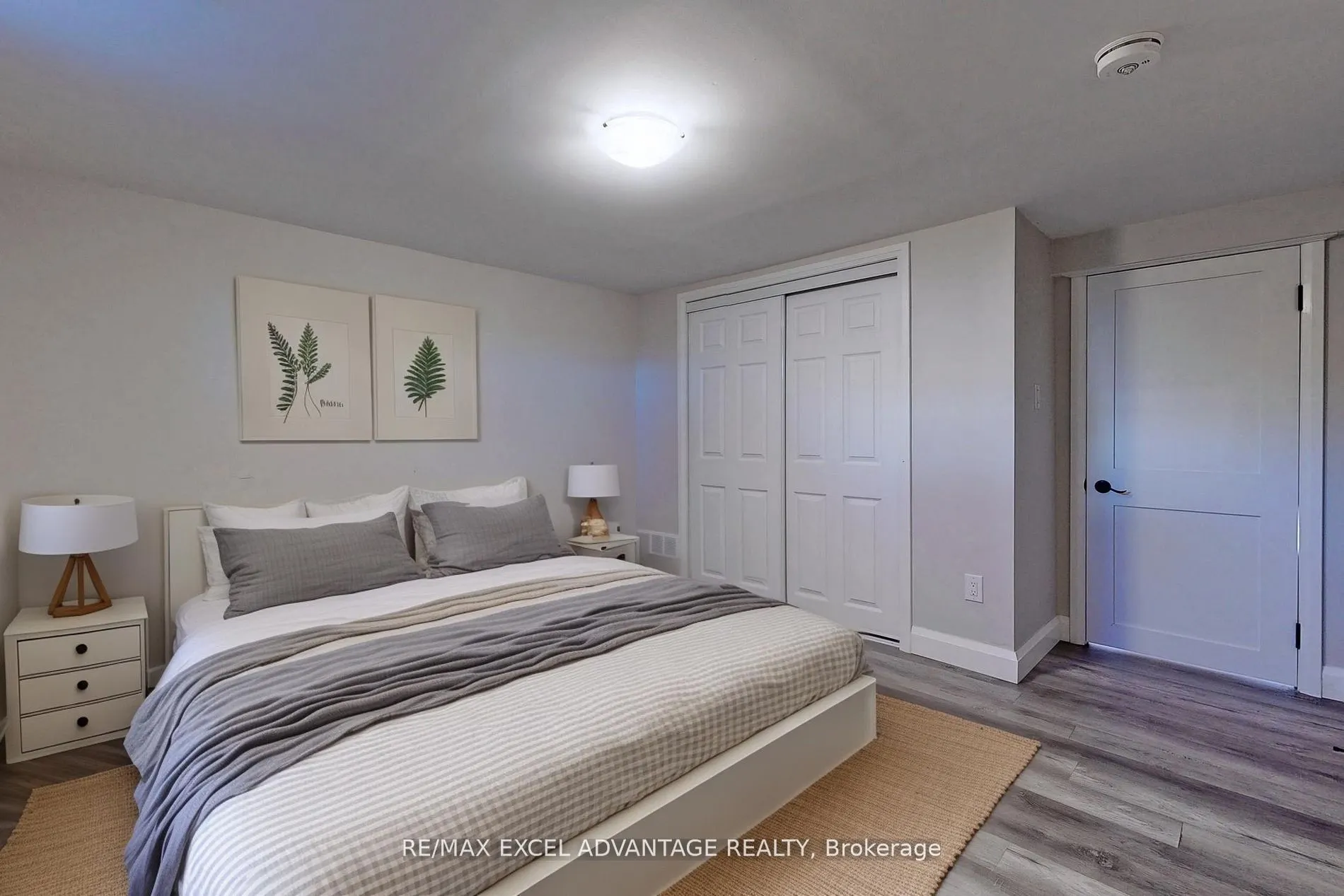 558 Adelaide Avenue W, #Lower