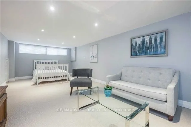 52 Tweedrock Crescent