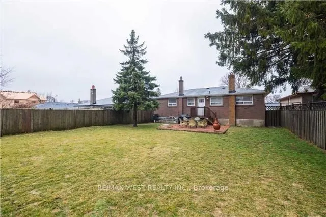 52 Tweedrock Crescent