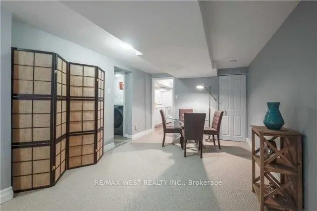 52 Tweedrock Crescent