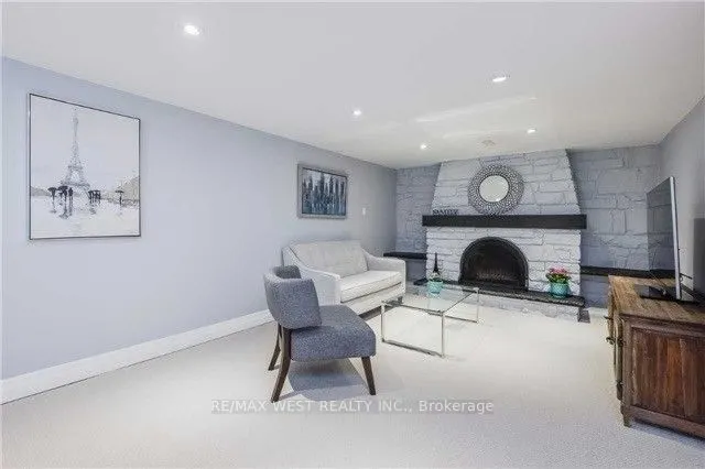 52 Tweedrock Crescent