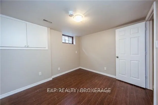 709 Gilbert Street W