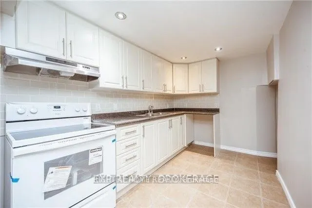 709 Gilbert Street W