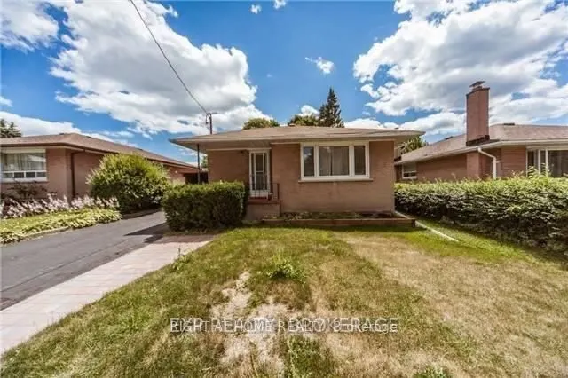 709 Gilbert Street W