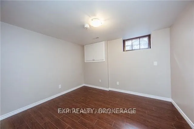 709 Gilbert Street W