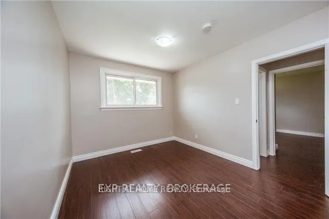 709 Gilbert Street W