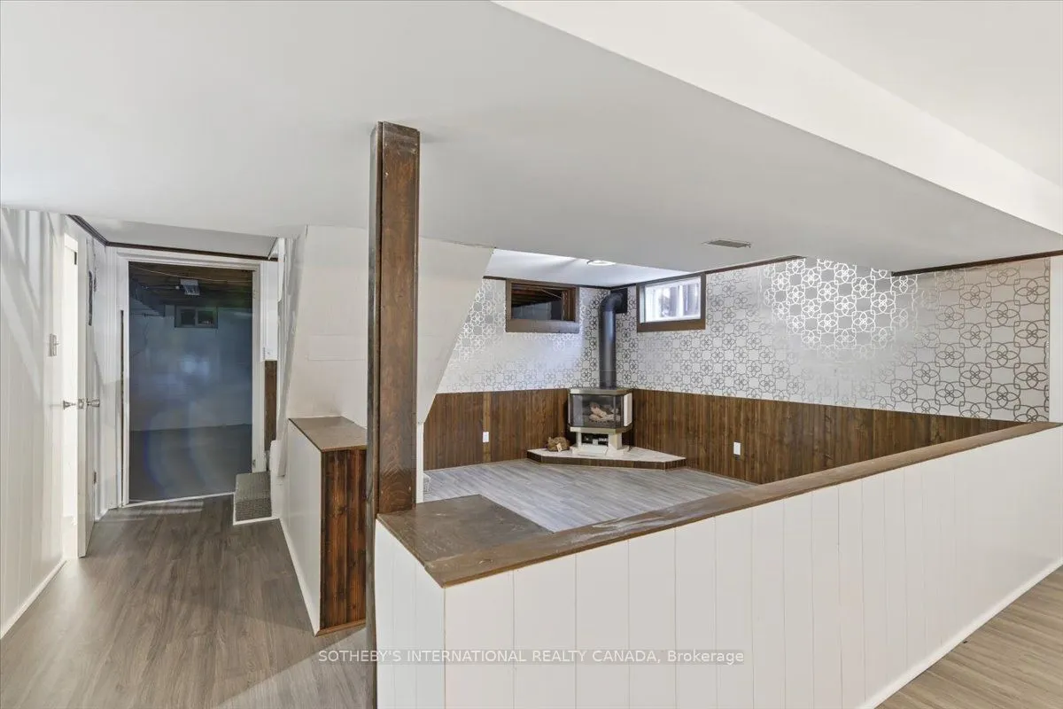10 Roosevelt Avenue
