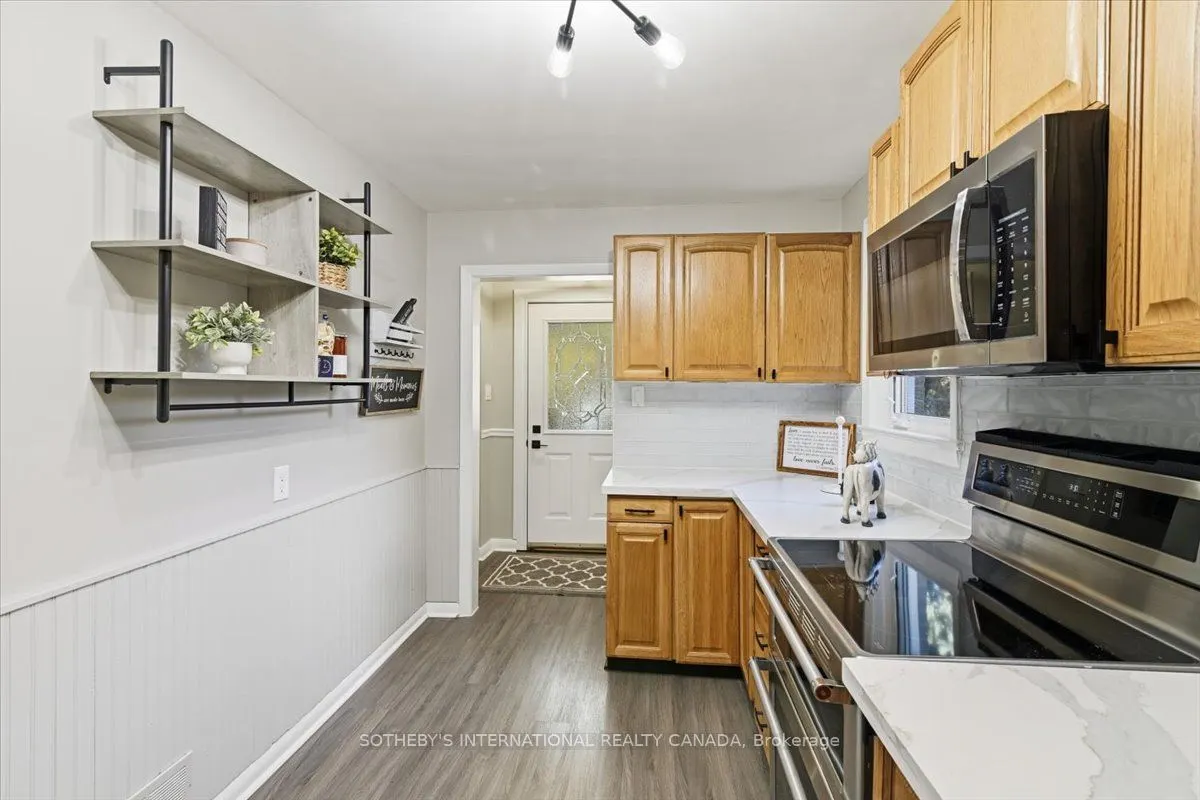 10 Roosevelt Avenue