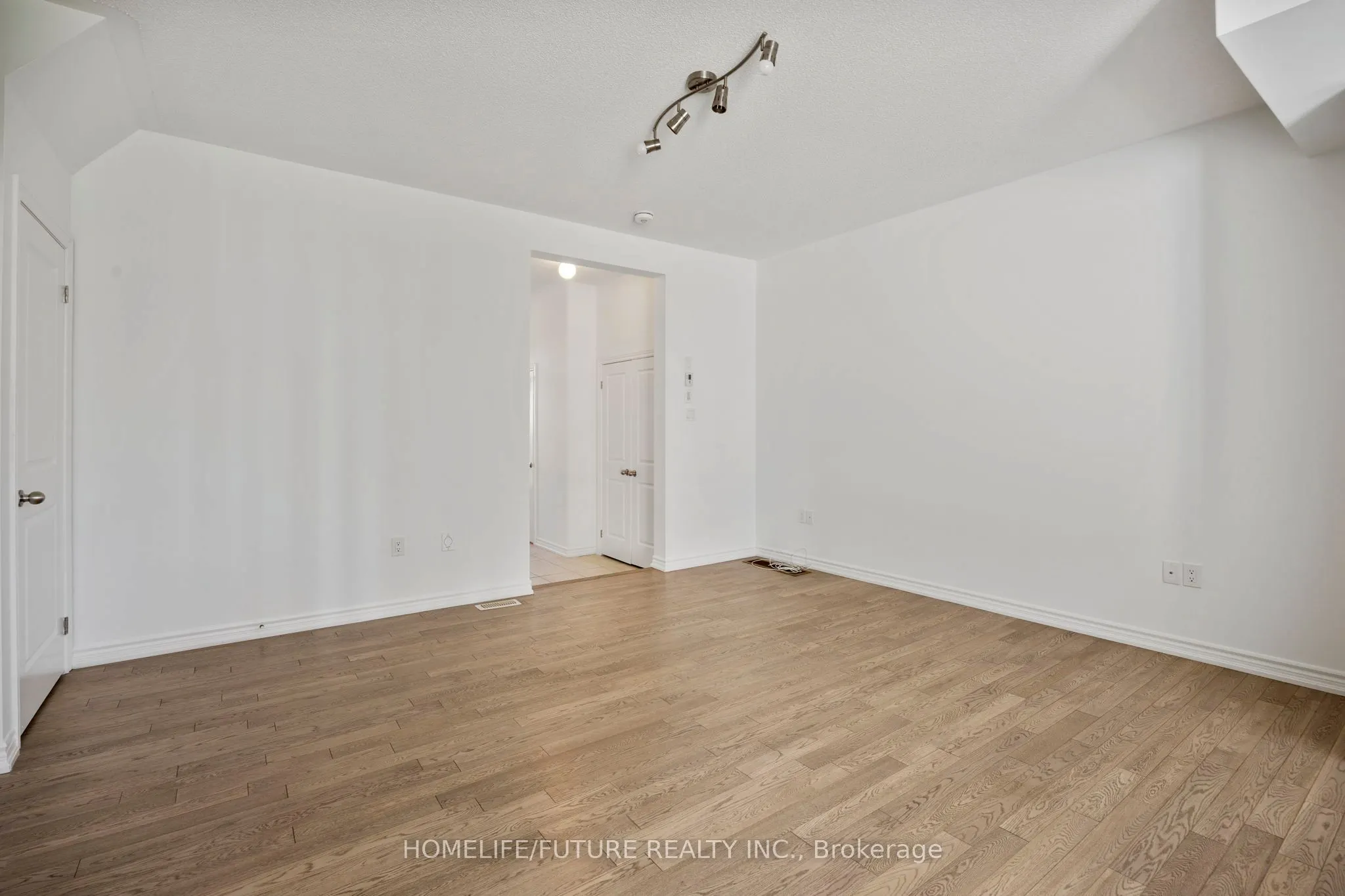 10 Brent Crescent