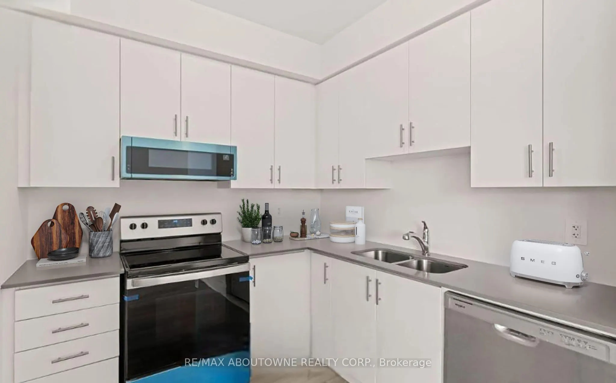 1695 Dersan Street, #220