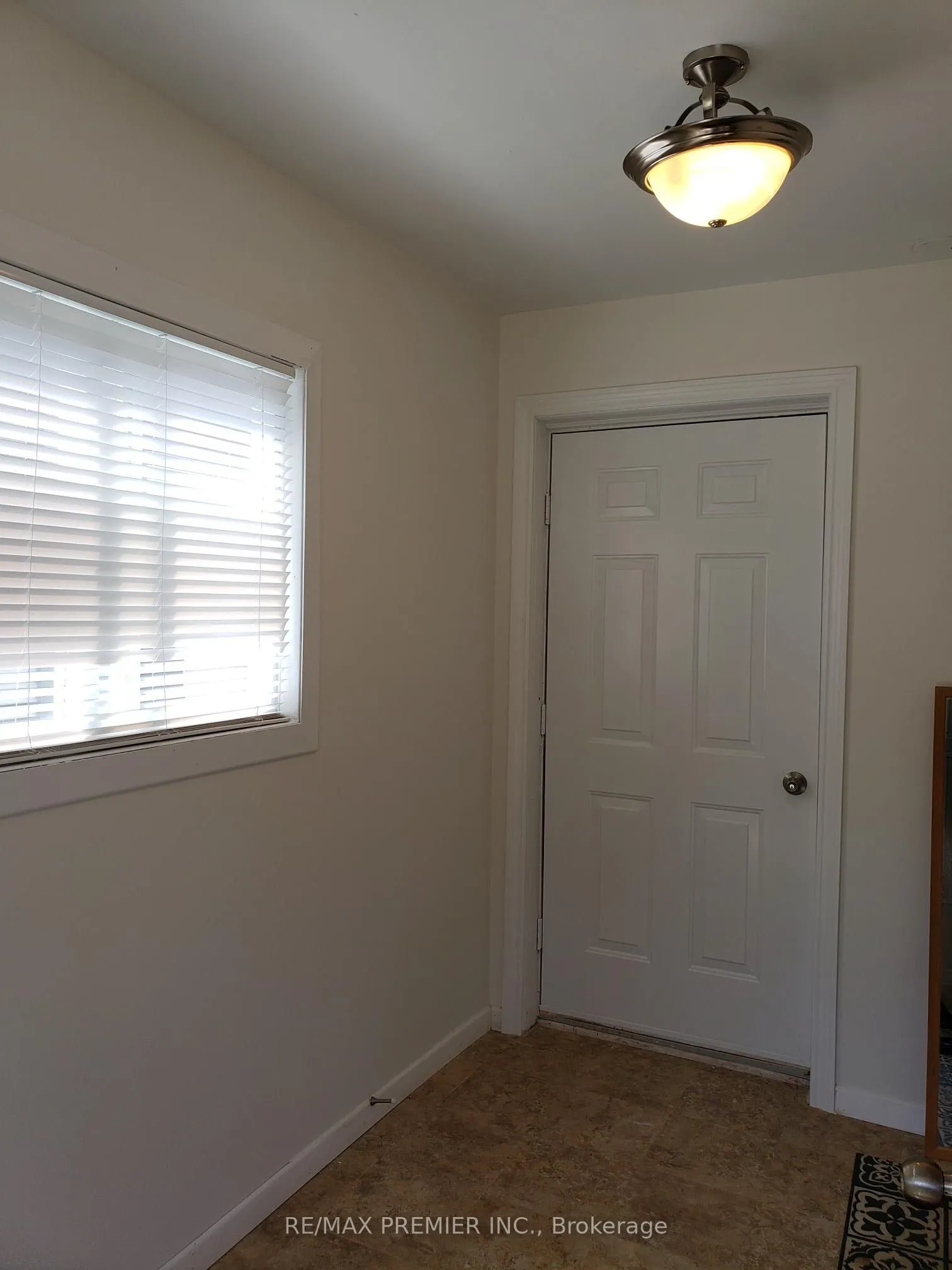 152 Elgin Street E
