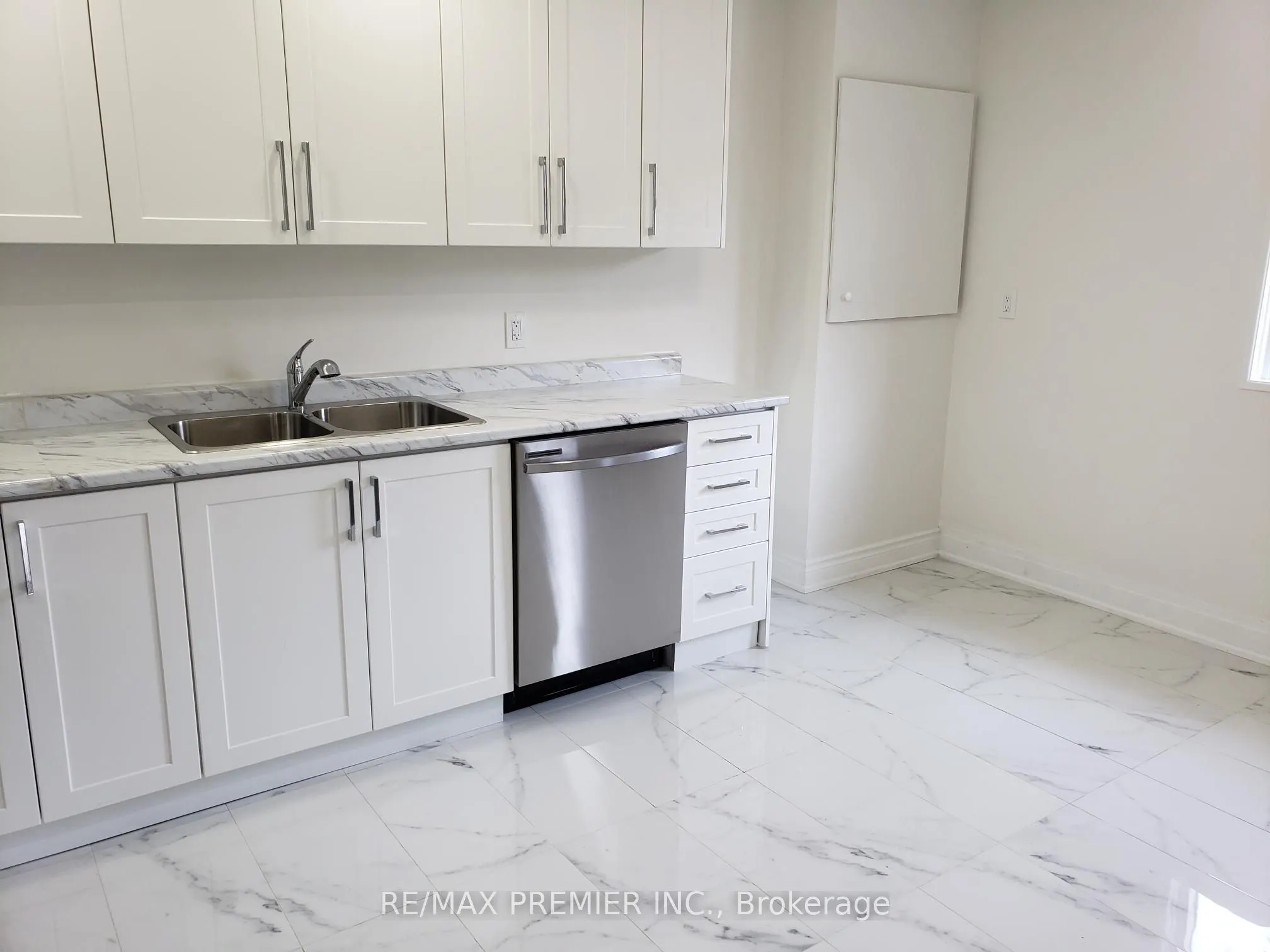 152 Elgin Street E
